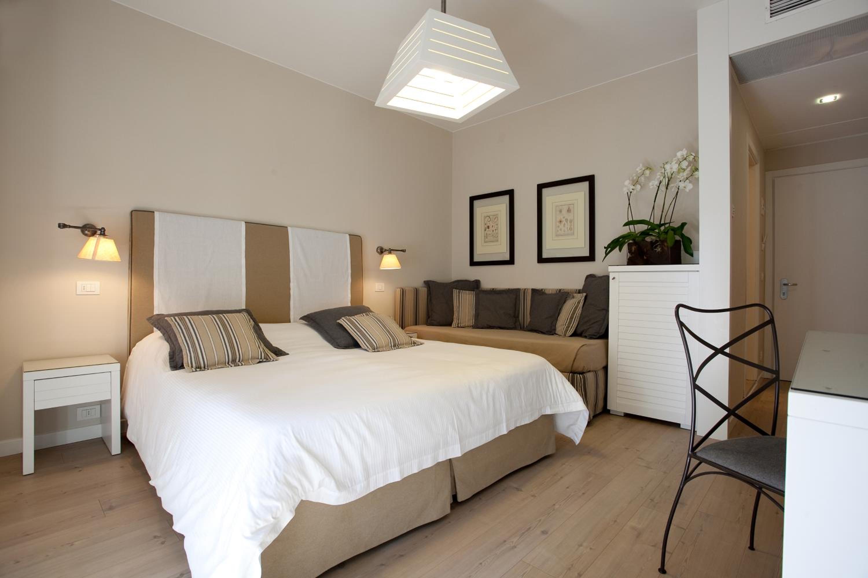 Deluxe Double or Twin Room - Photo 5