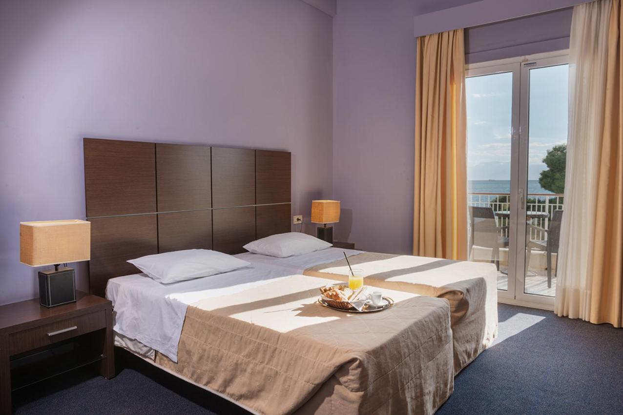 Double or Twin Room with Sea View photo 3
