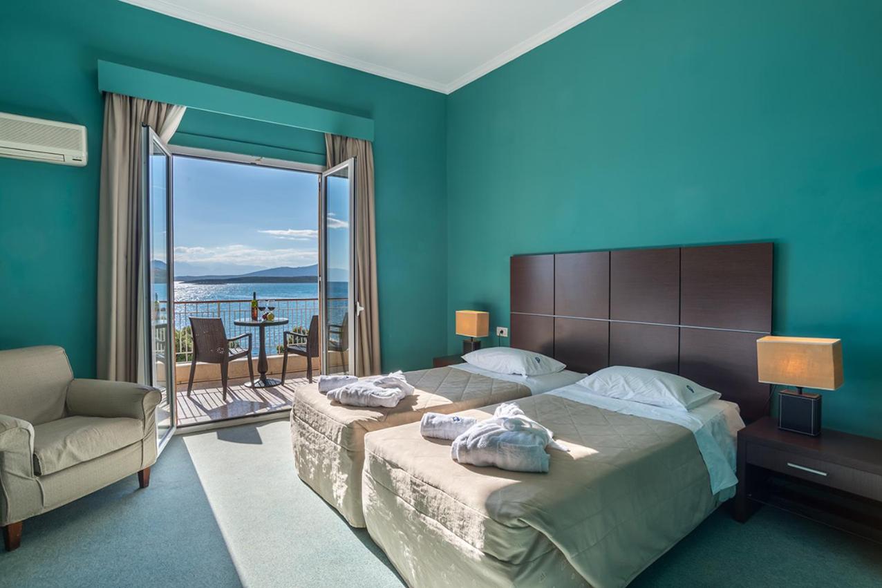 Double or Twin Room with Sea View photo 2