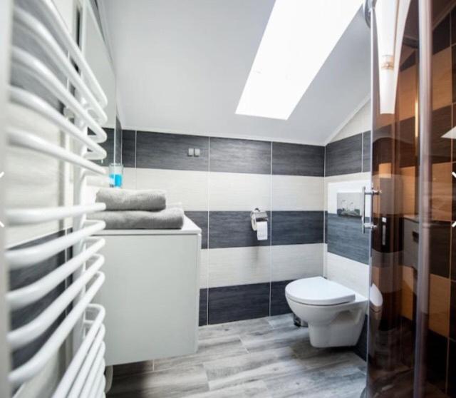 Quadruple Room with Private Bathroom - Photo 5