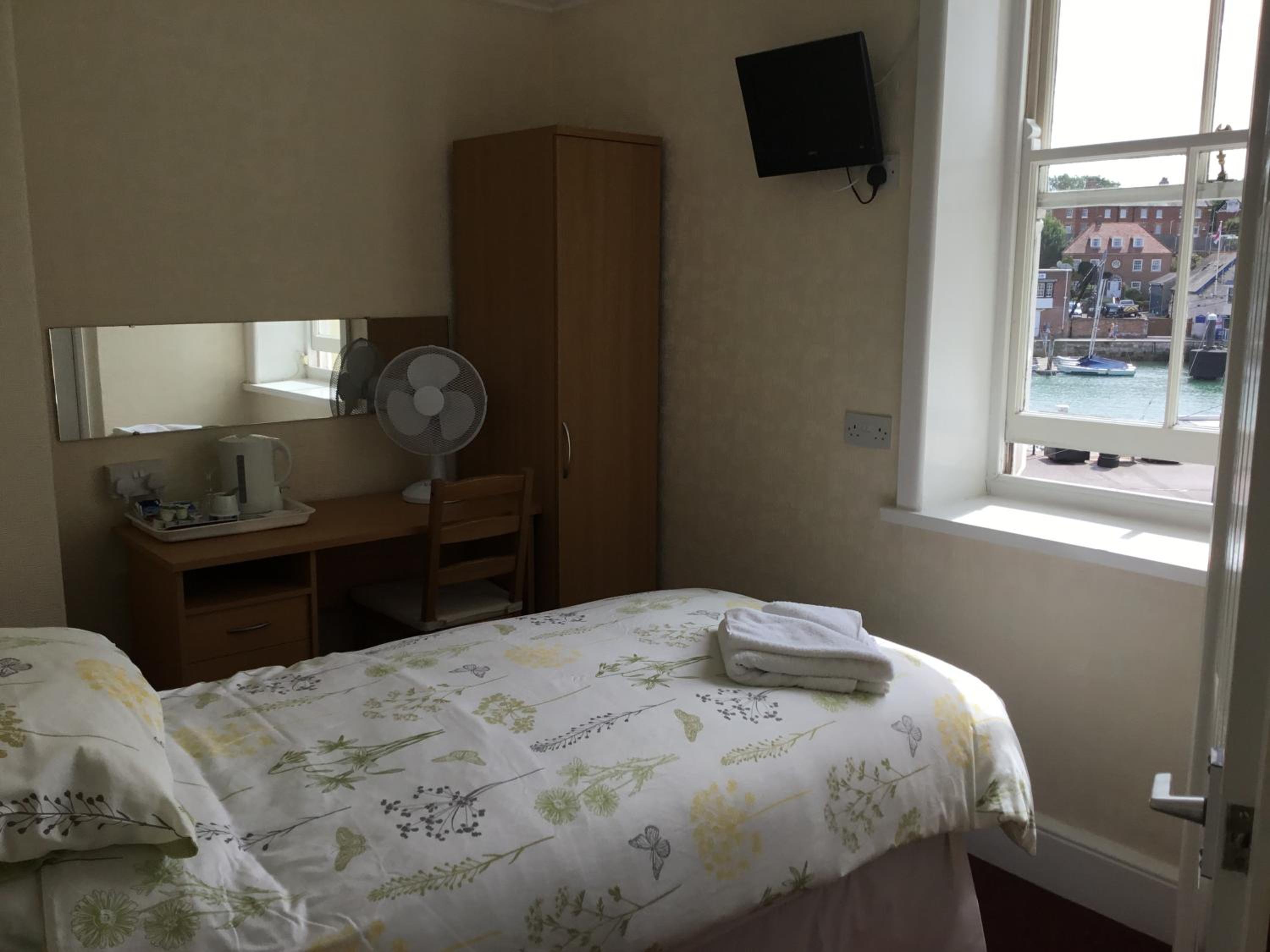 Standard Single Room with Shower photo 3