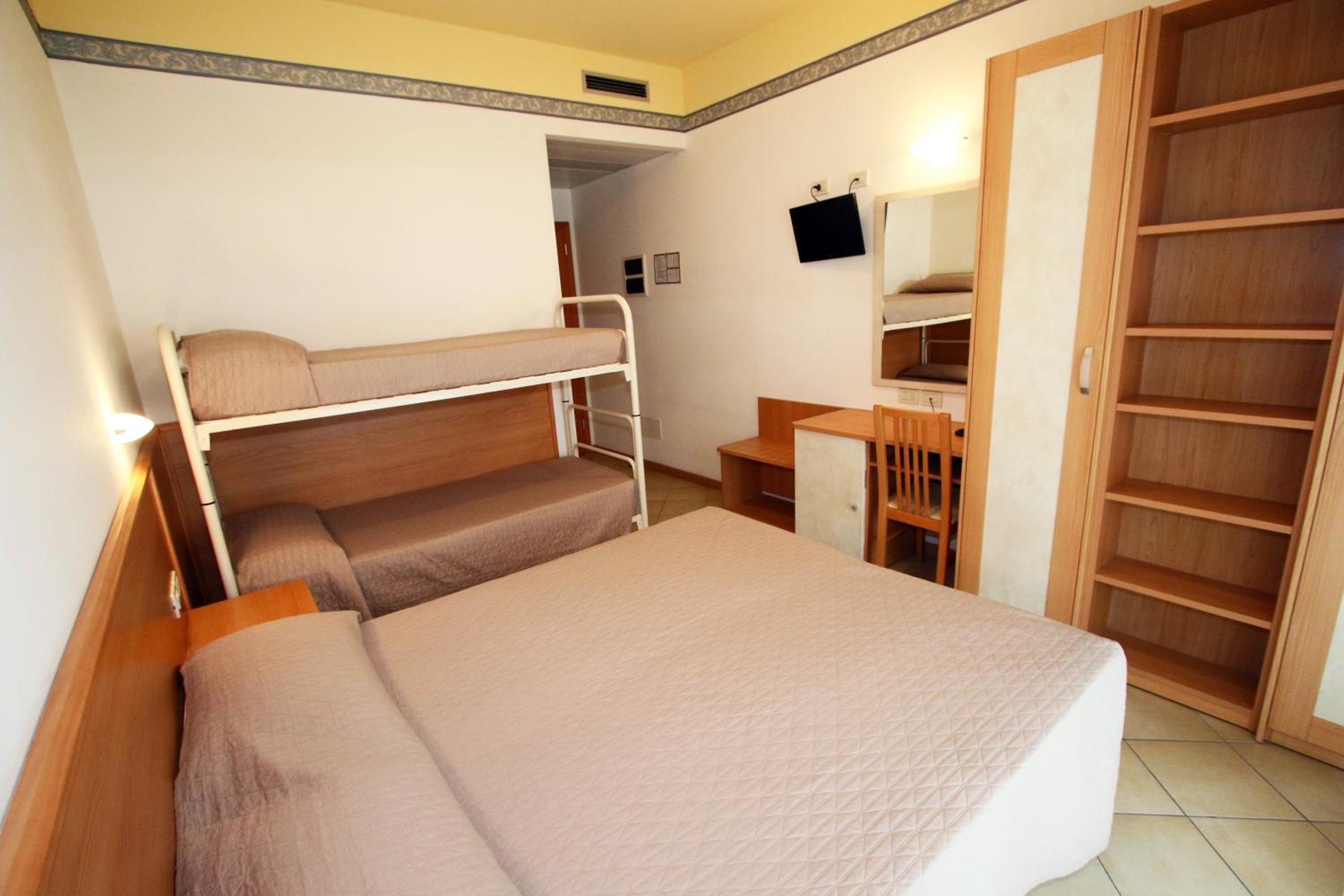 Standard Quadruple Room photo 2