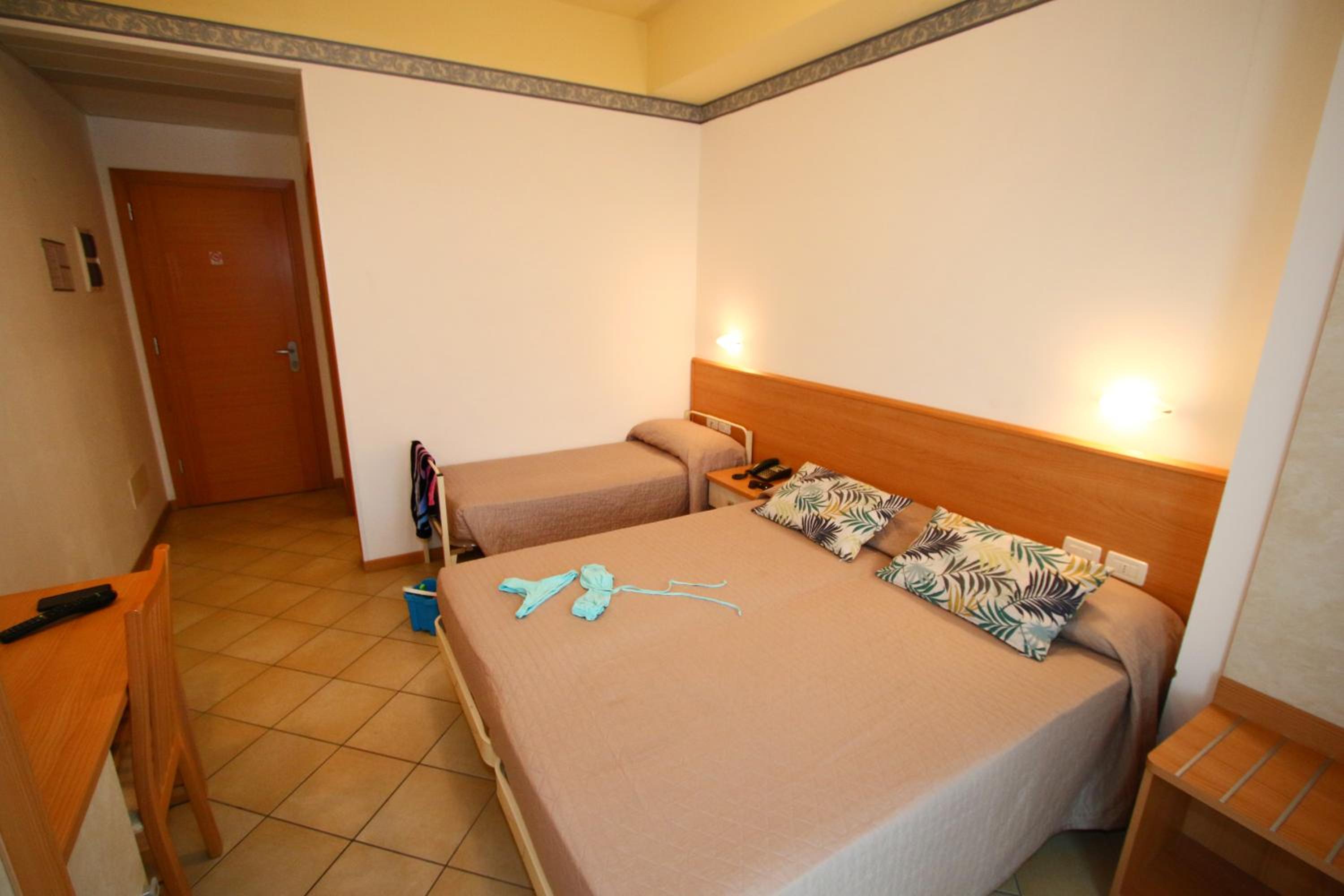 Standard Triple Room photo 2