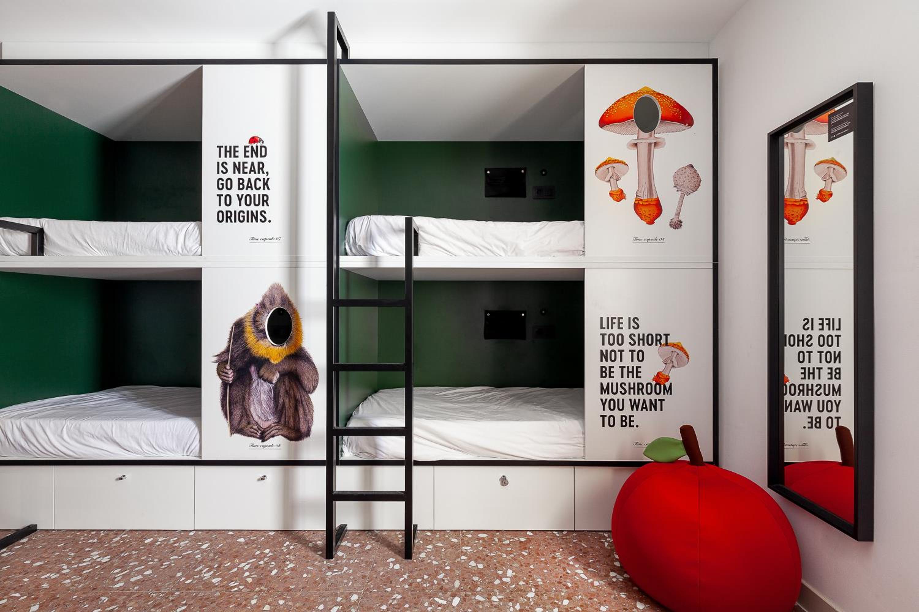 6-Bed Mixed Dormitory Room photo 2
