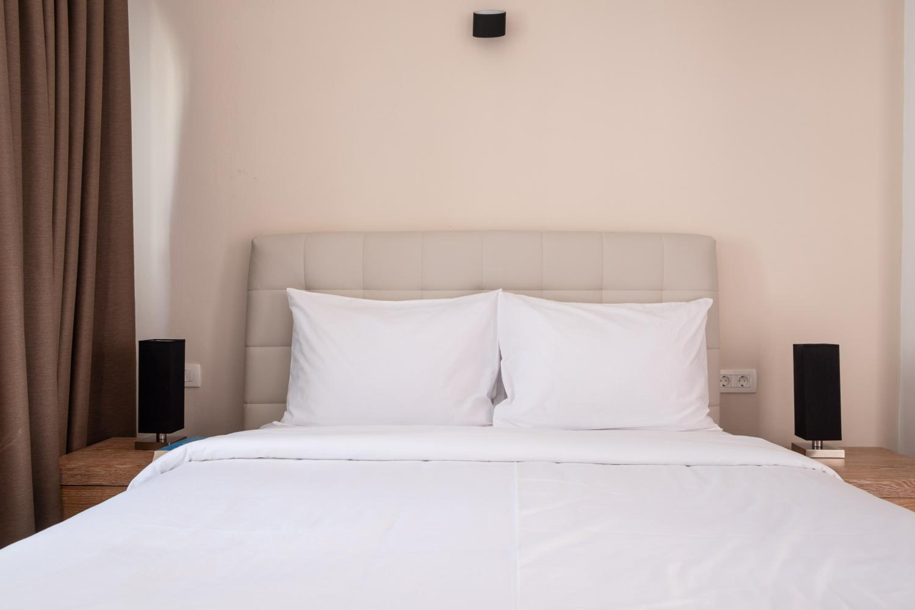 Family Room with Mountain View - Split Level