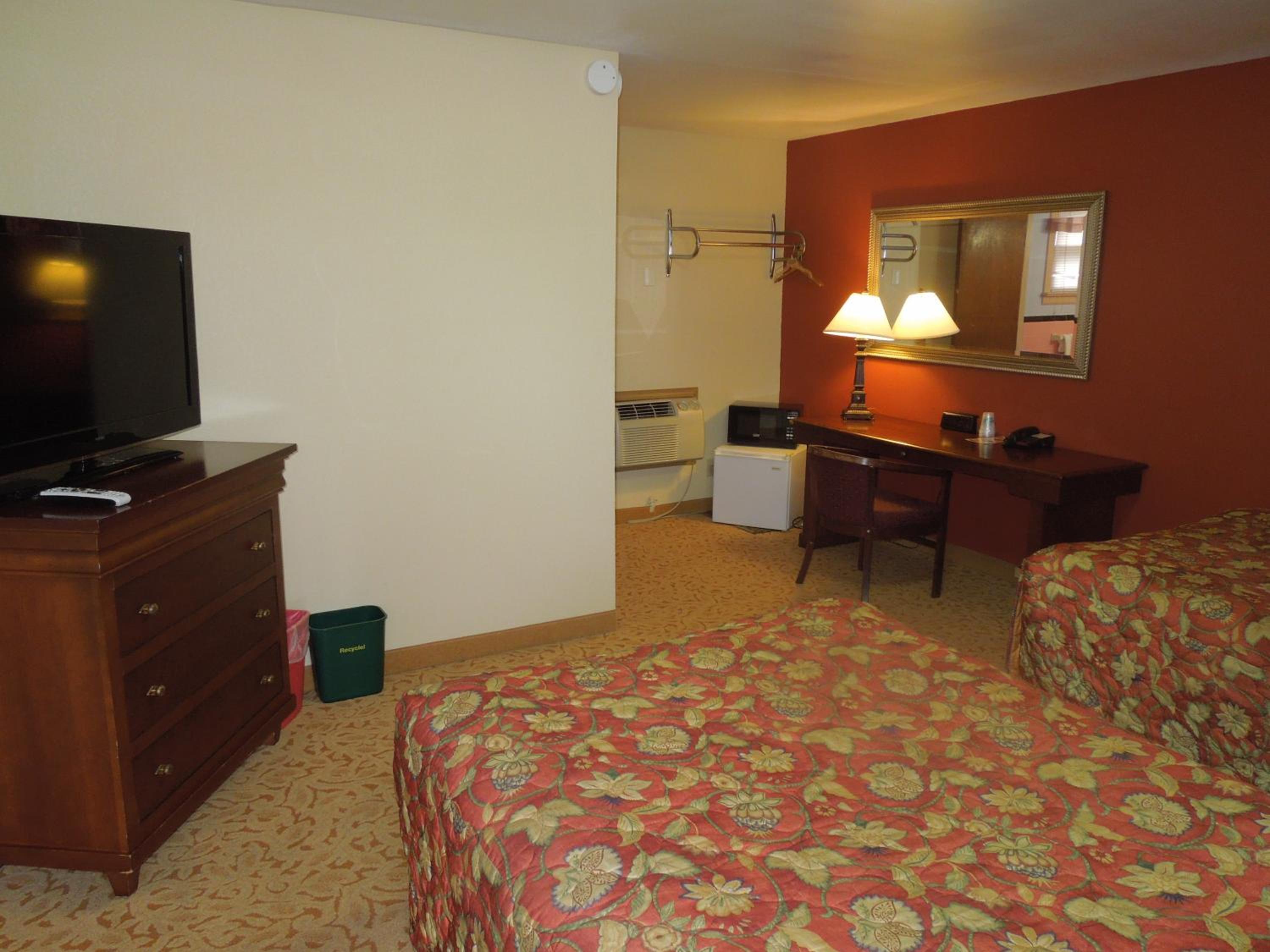 Double Room with Two Double Beds - Smoking - Photo 1