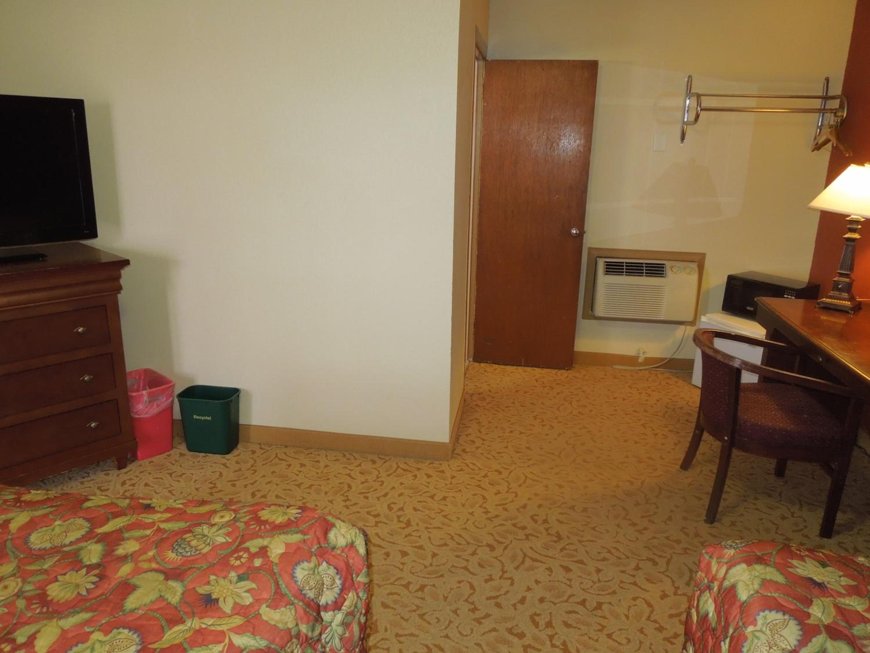 Double Room with Two Double Beds - Smoking - Photo 2