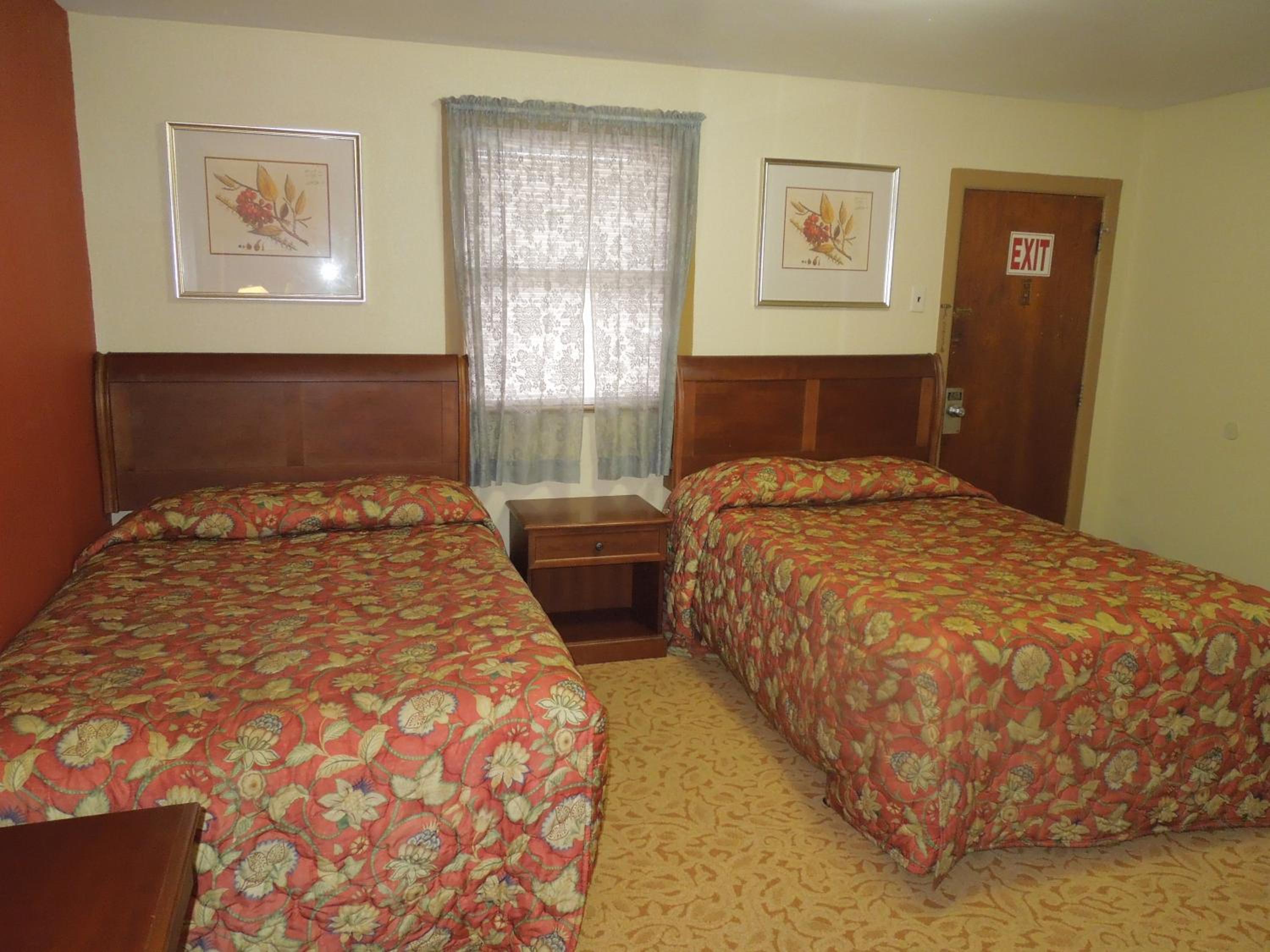 Double Room with Two Double Beds - Smoking - Photo 4
