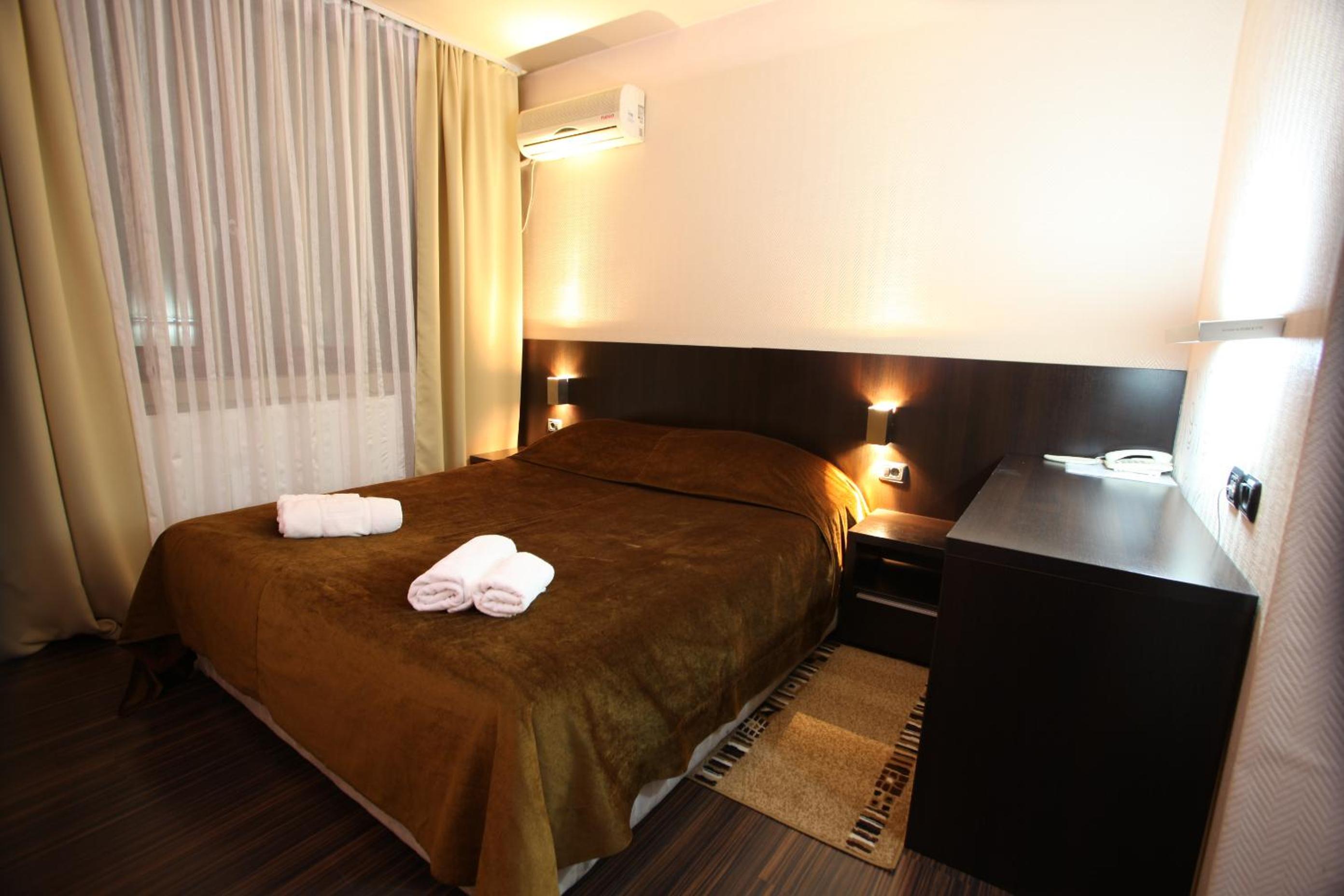 Standard Double or Twin Room - Photo 2