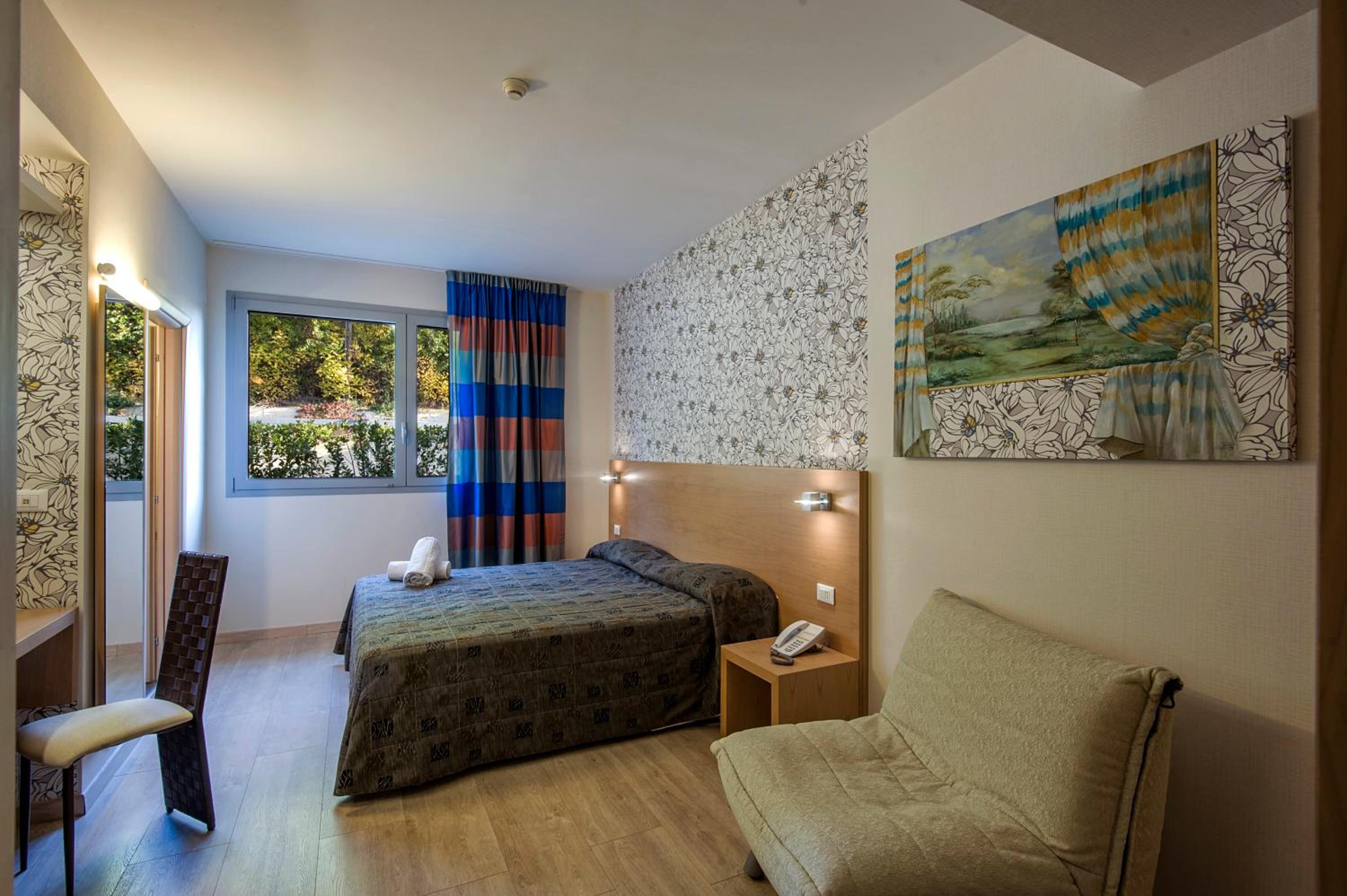 Standard Double or Twin Room - Photo 3