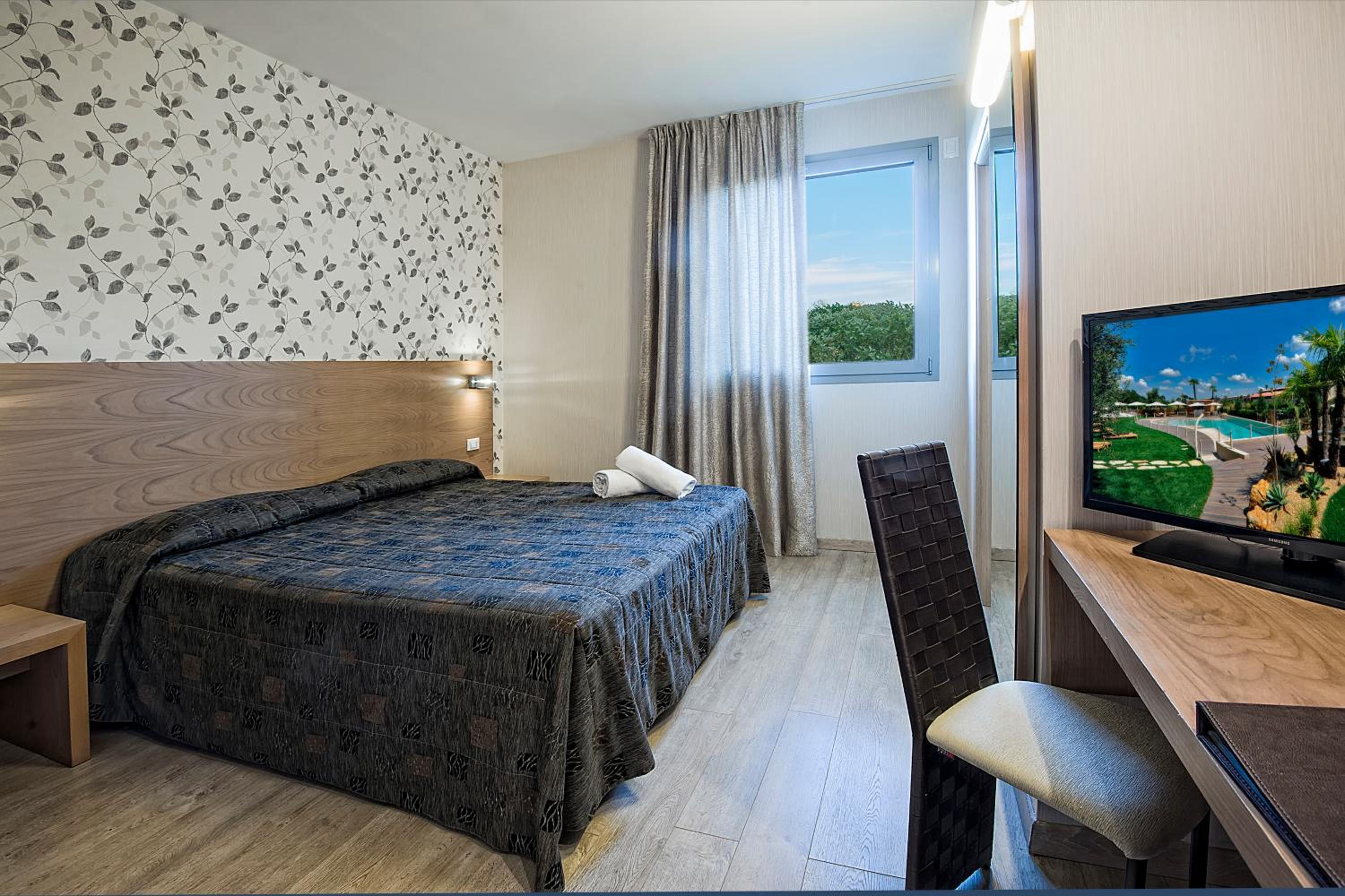 Standard Double or Twin Room - Photo 5
