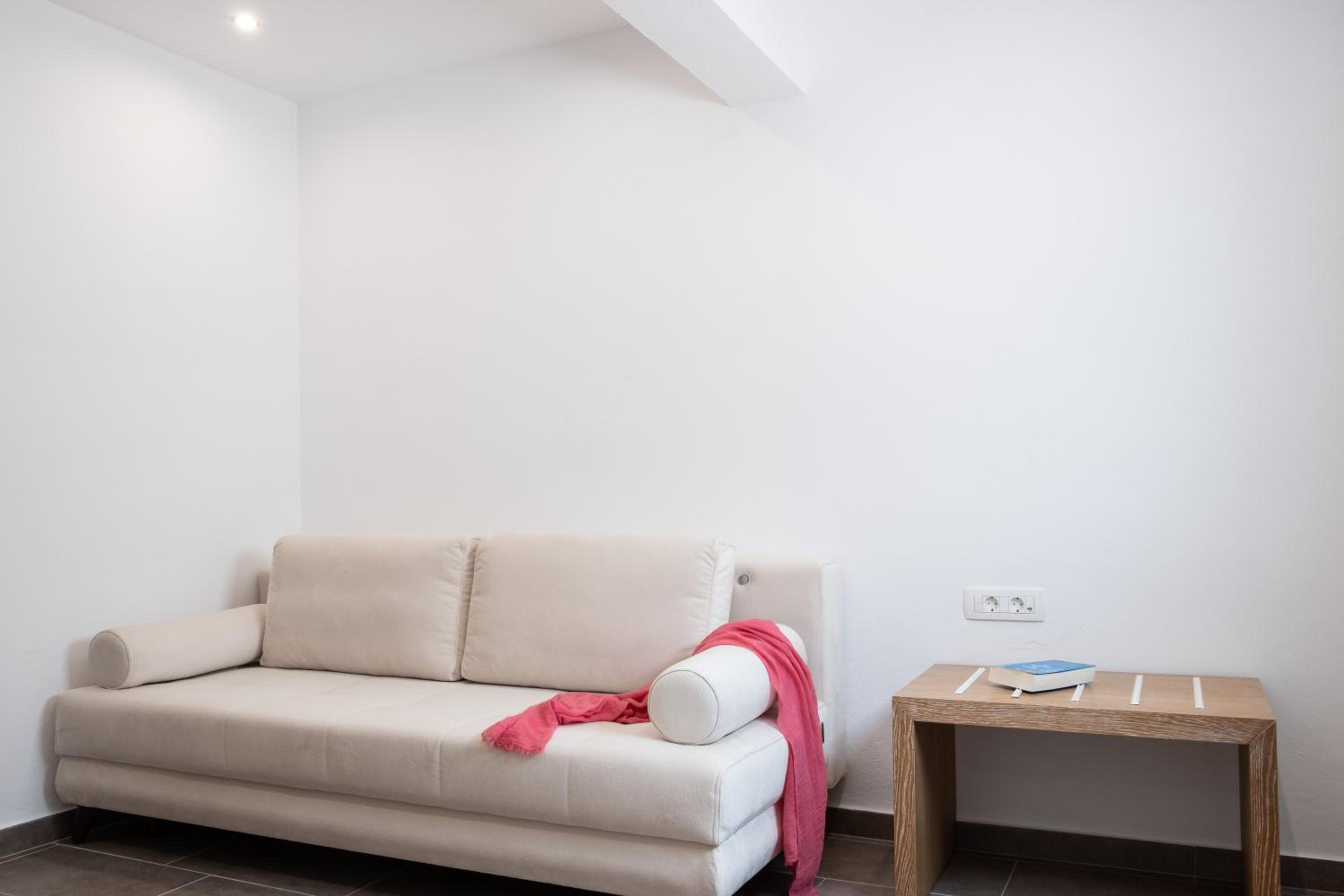 One-Bedroom Apartment - Photo 5