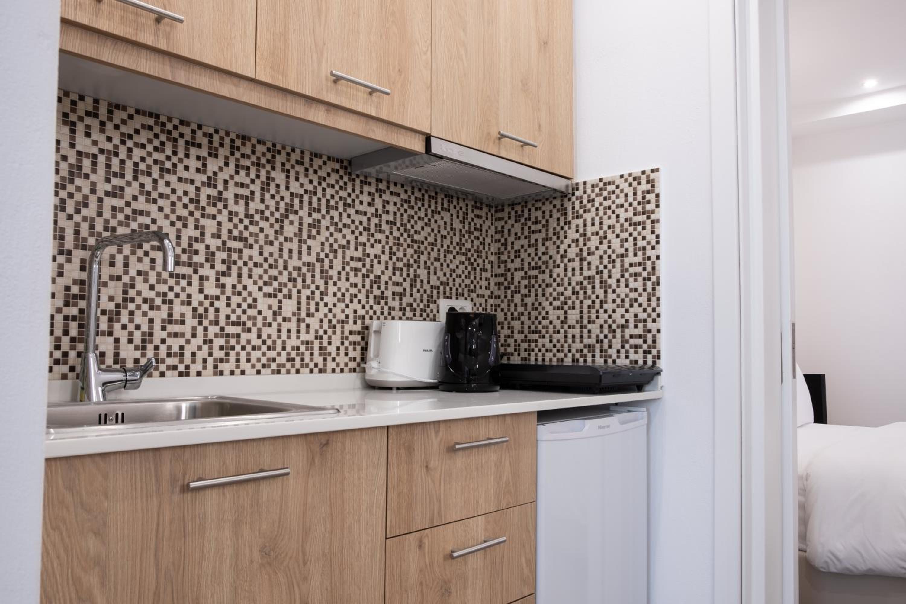 One-Bedroom Apartment - Photo 3