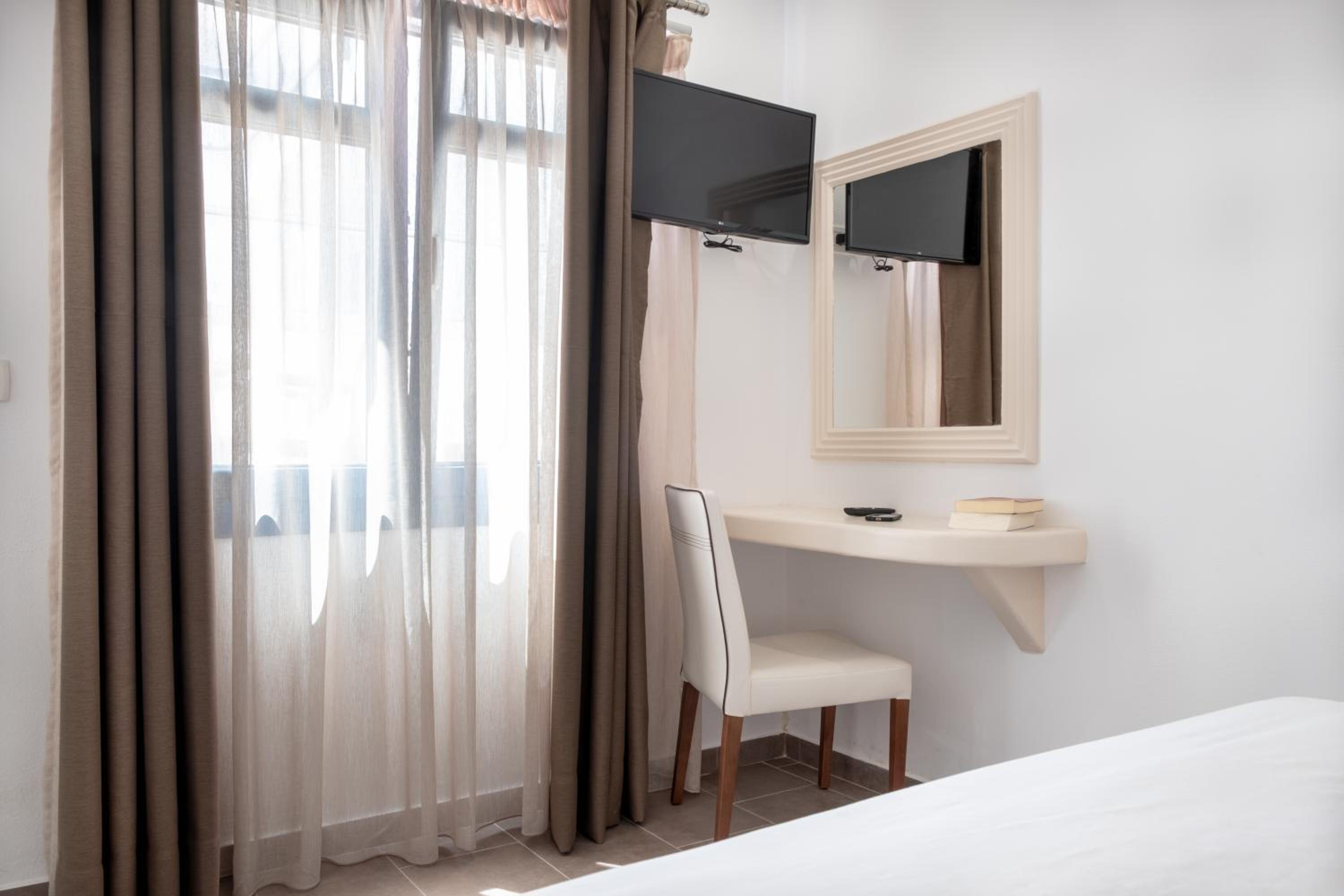 One-Bedroom Apartment - Photo 7
