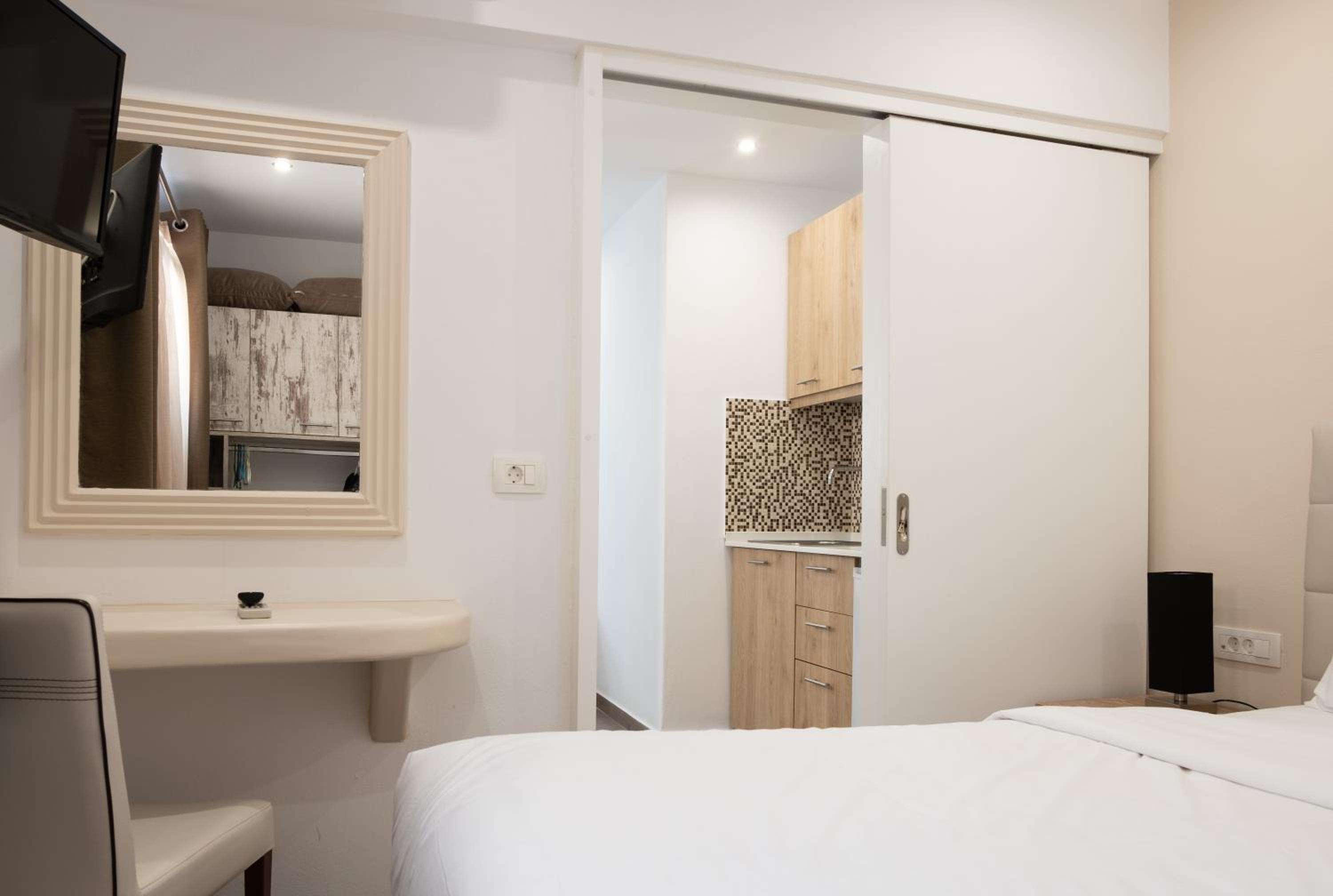 One-Bedroom Apartment - Photo 1