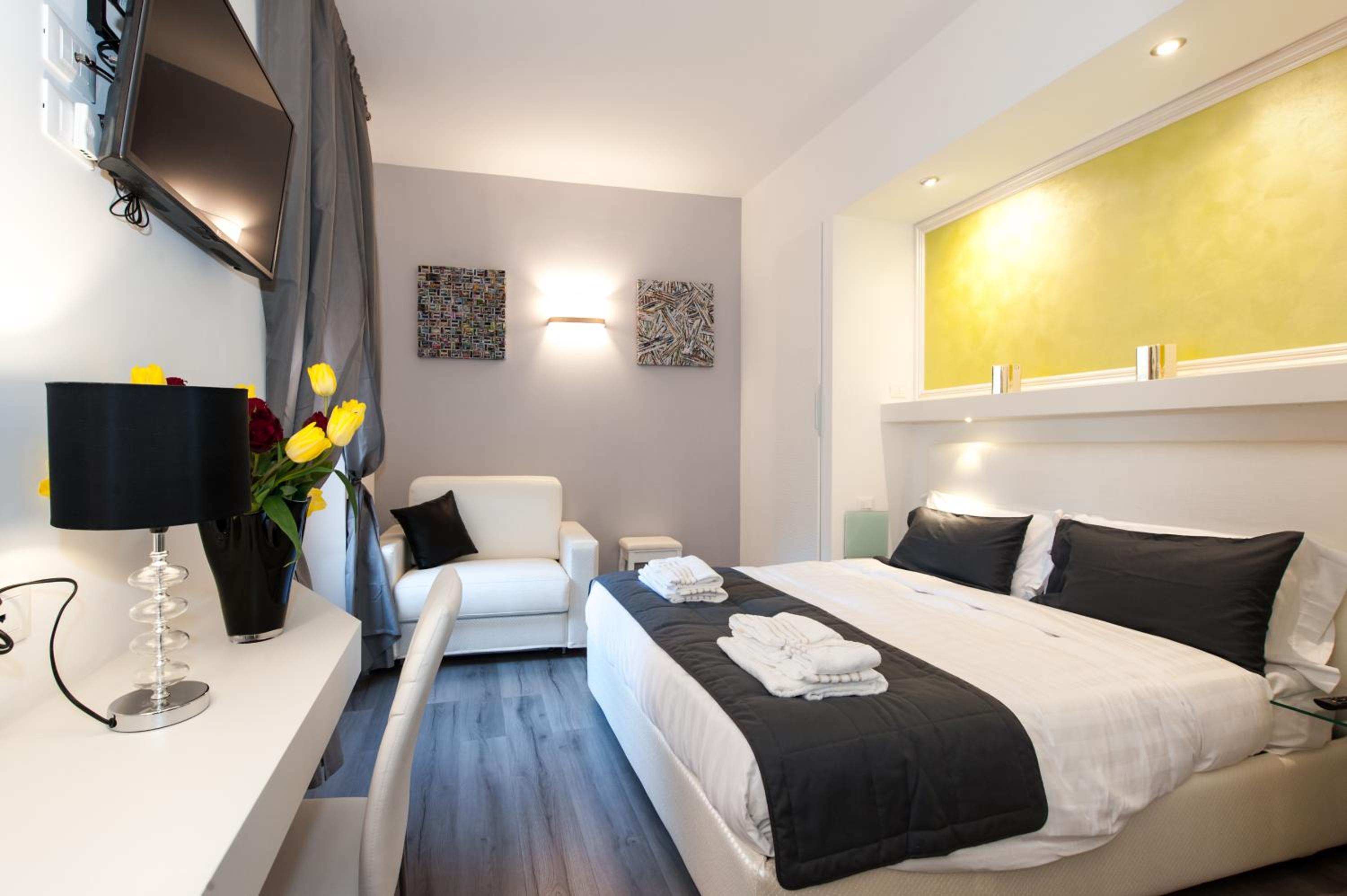 Family Suite with Balcony photo 2