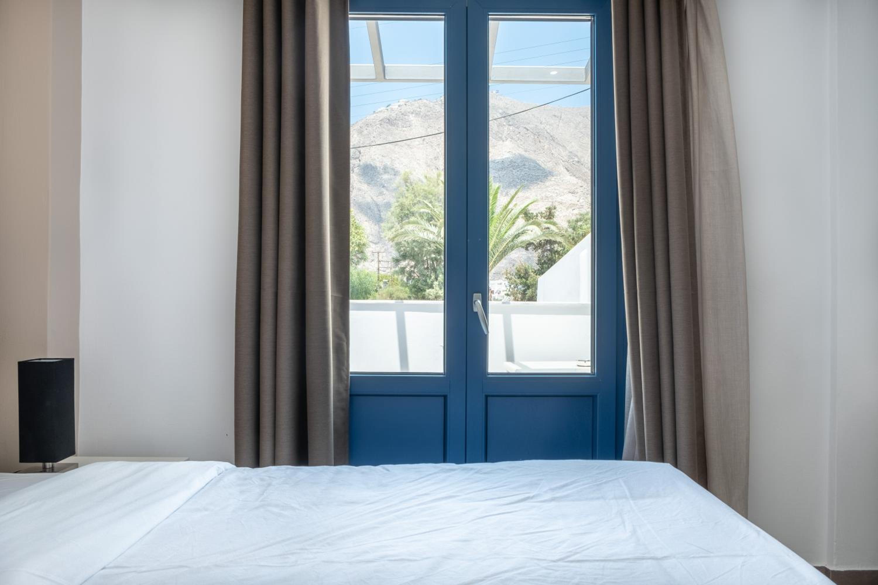 Deluxe Studio with Pool View - Photo 7
