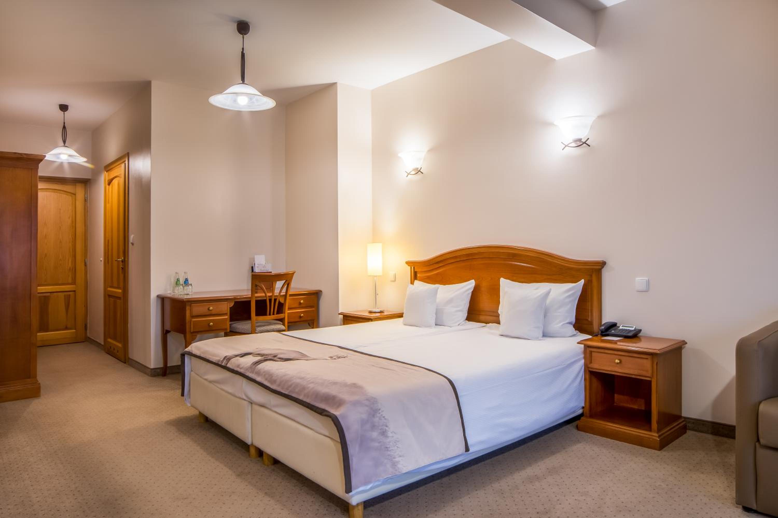 Standard Double Room - Photo 6