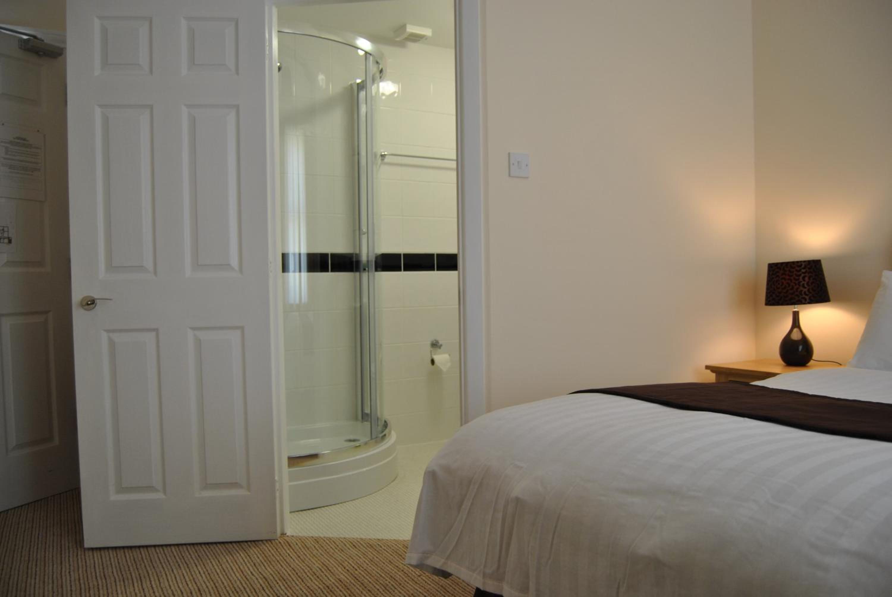 Standard Double Room - Photo 9