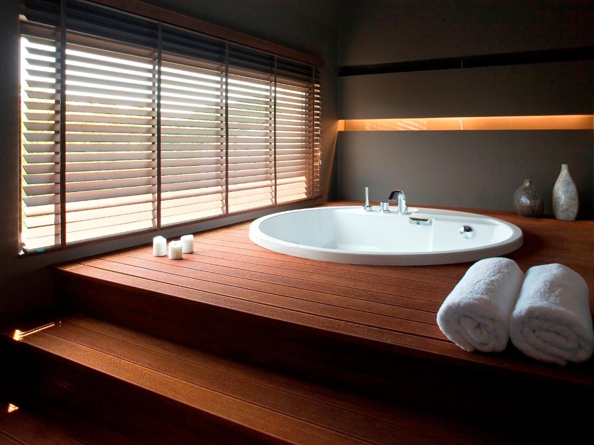 Large Suite photo 3