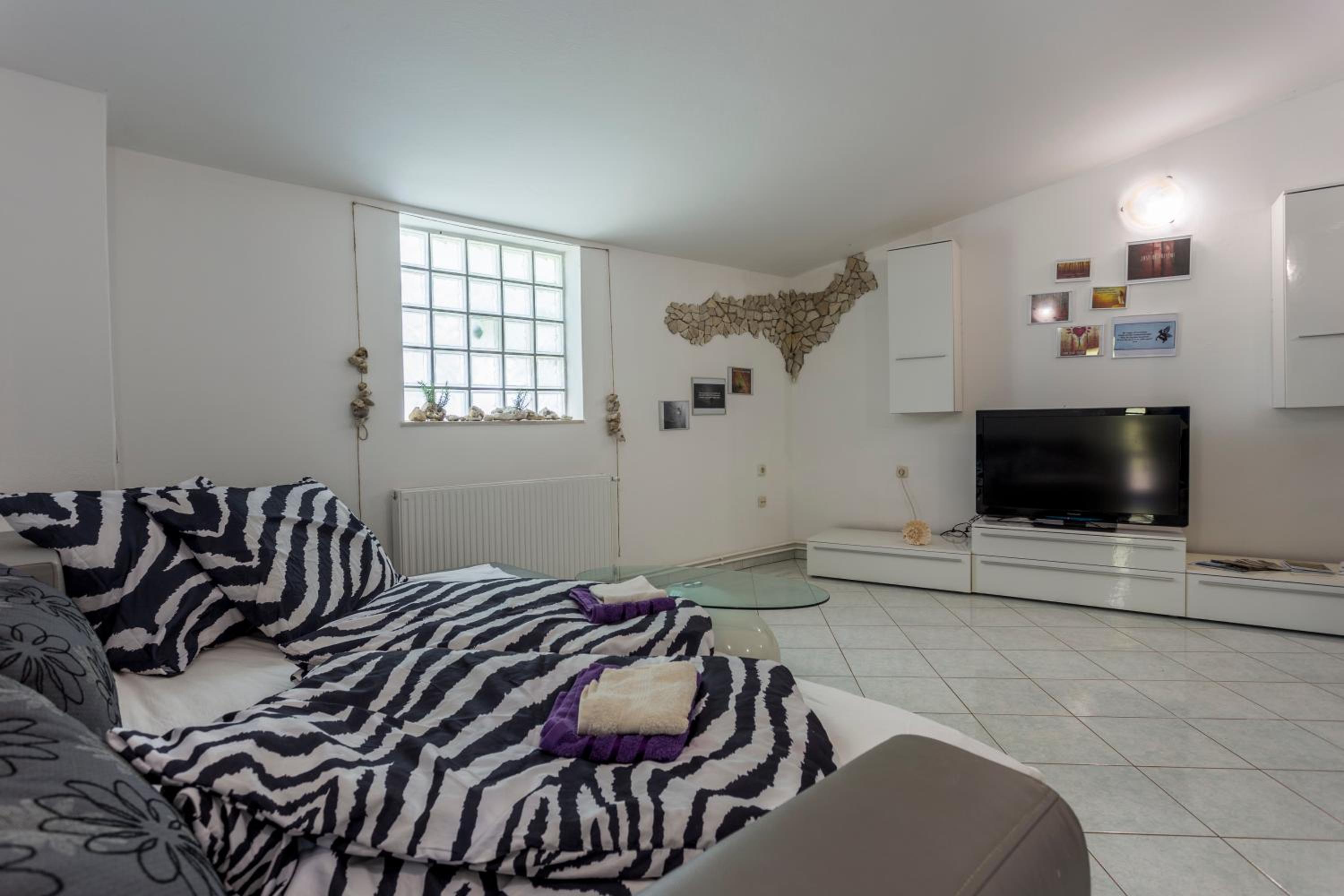 Apartment - Ground Floor photo 3