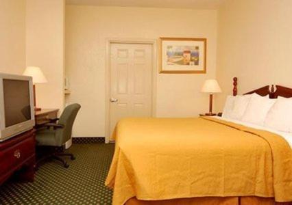 Double Room with Two Double Beds - Smoking - Photo 3