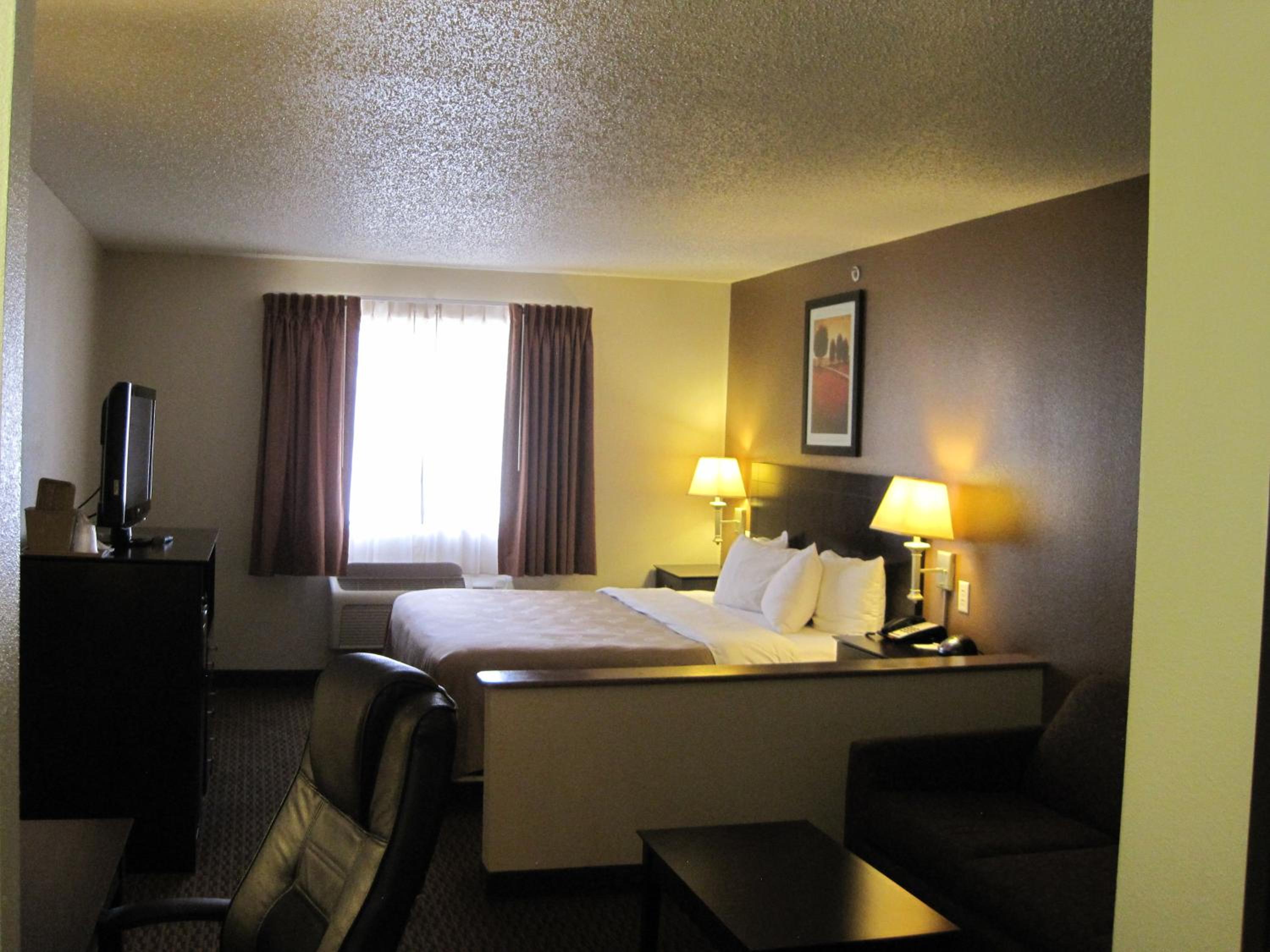 King Suite - Non-Smoking - Photo 14