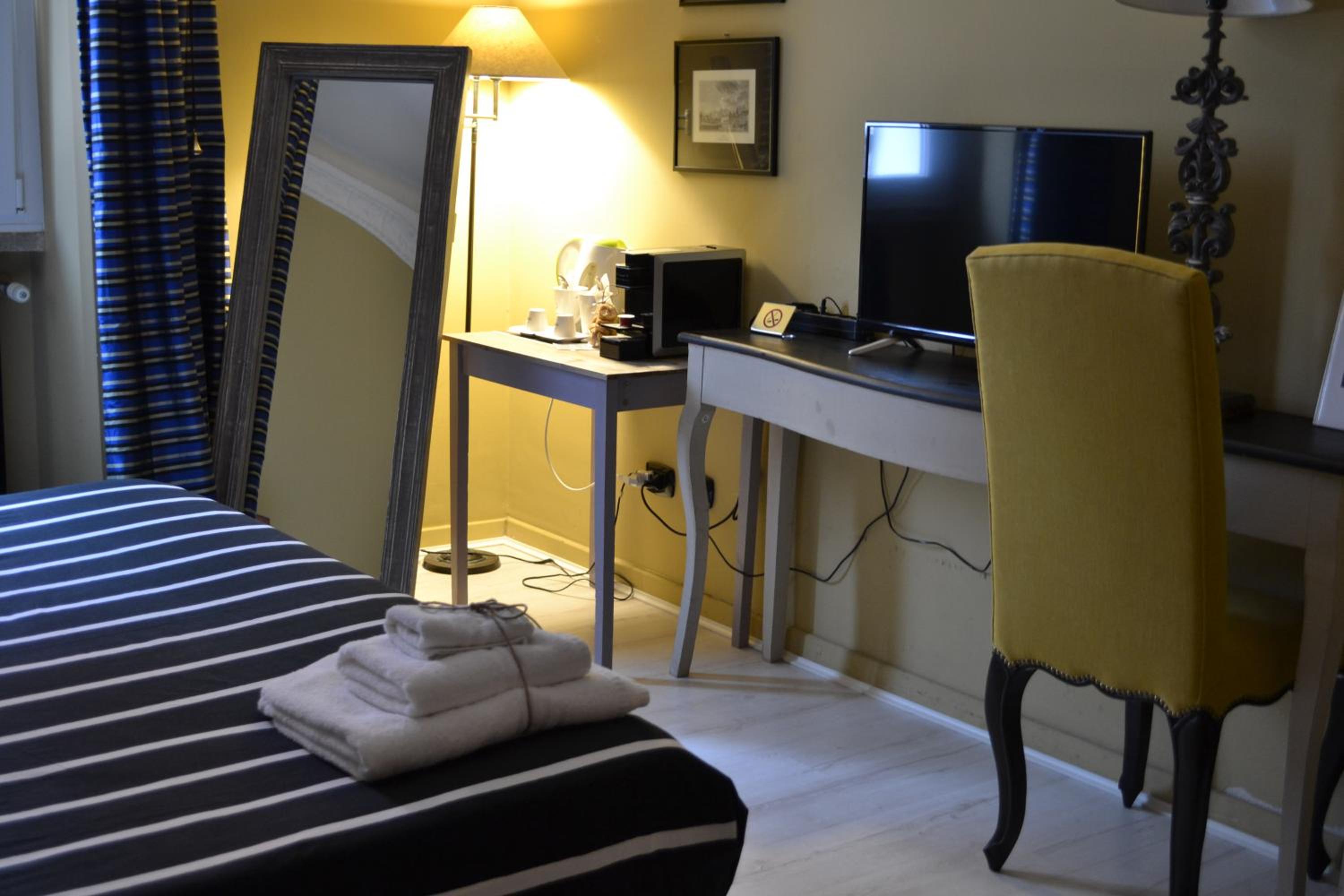 Standard Double Room photo 2
