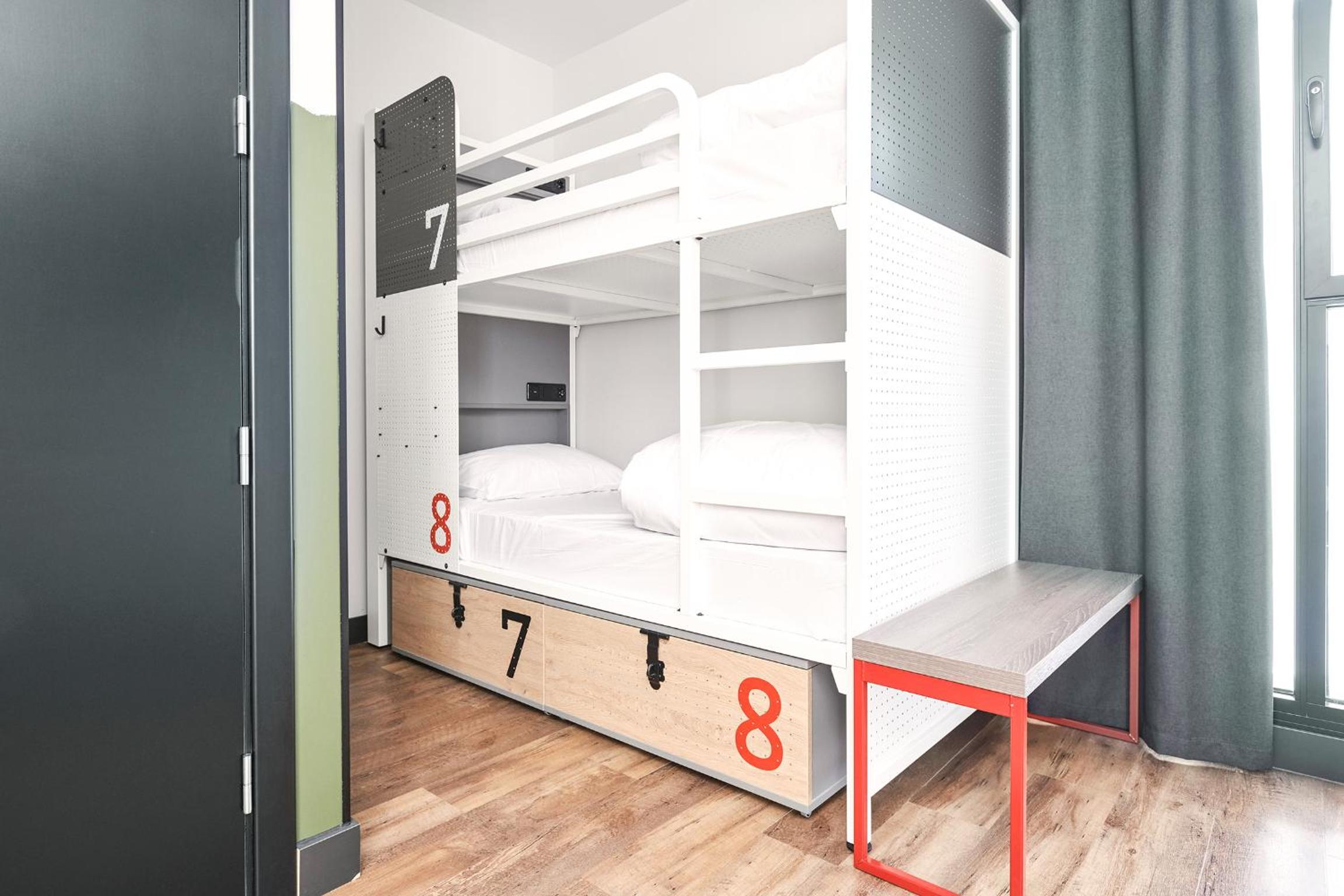 Bed in 8-Bed Female Dormitory Room photo 2