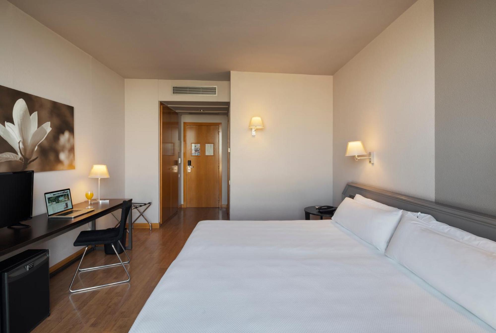 Twin Room - Photo 2