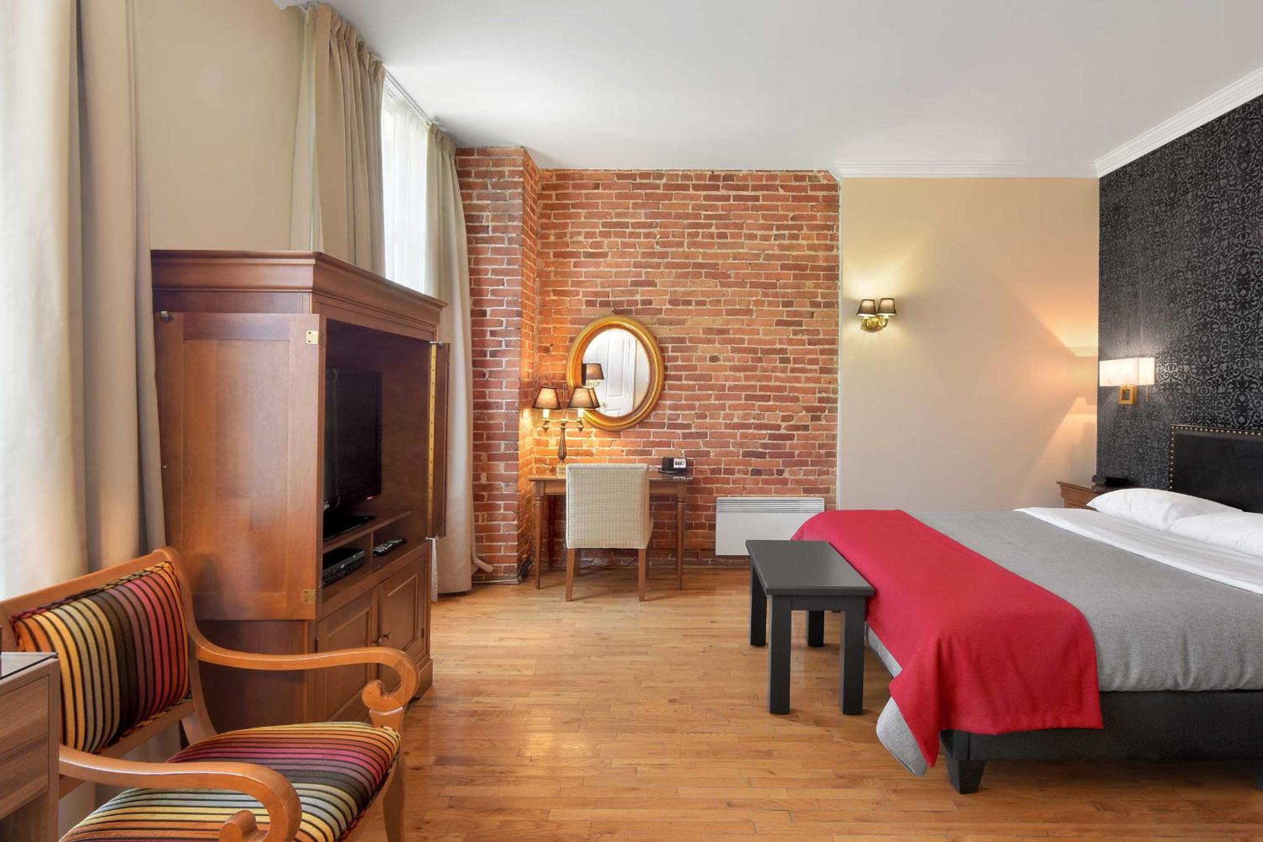 Superior King Room - Photo 3