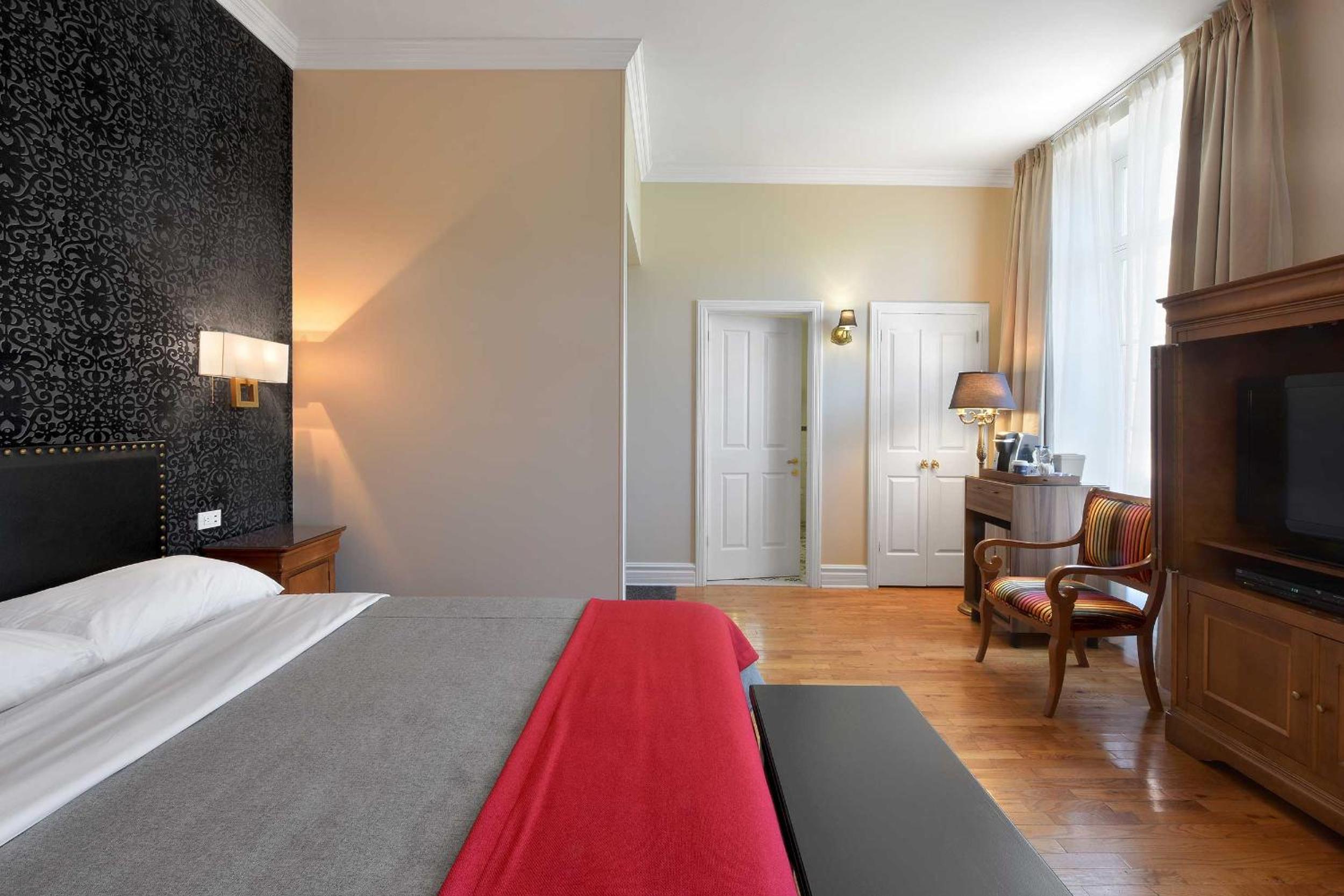 Superior King Room - Photo 2