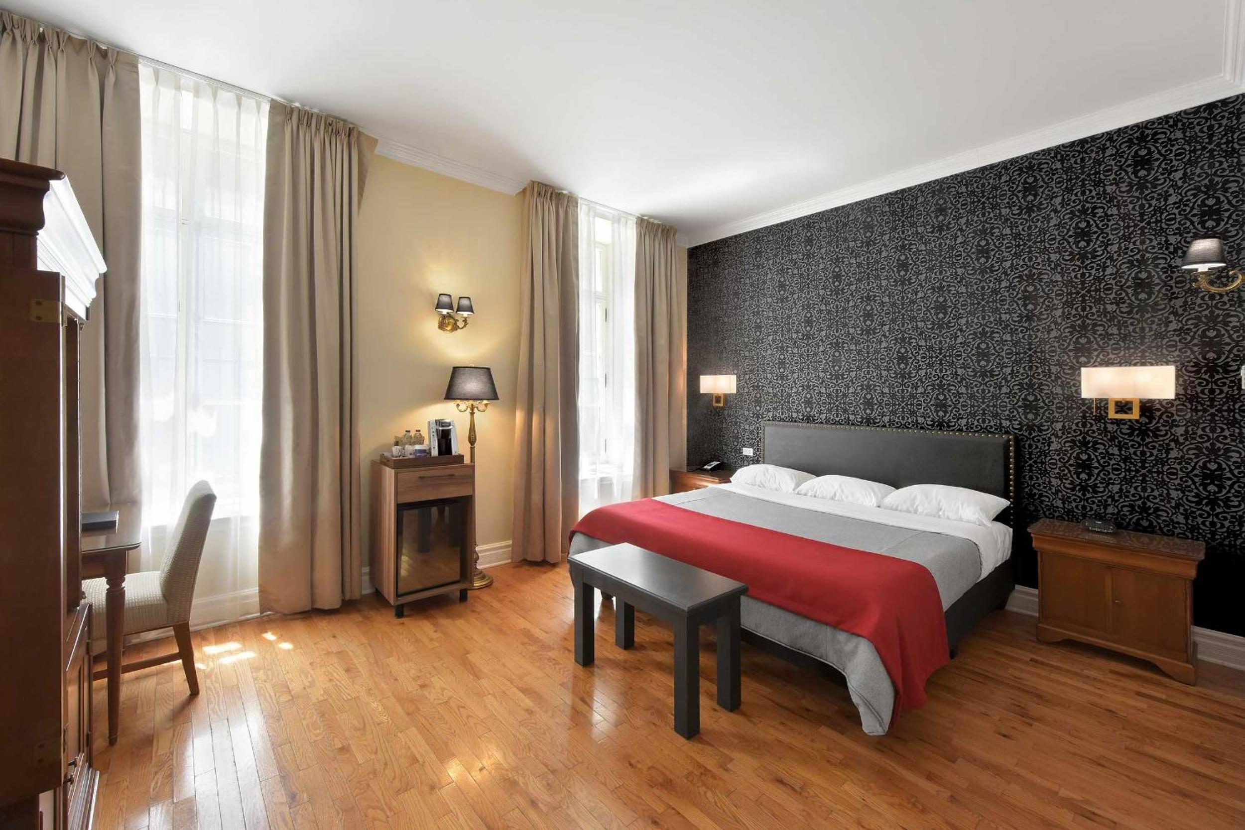 Deluxe King Room photo 1