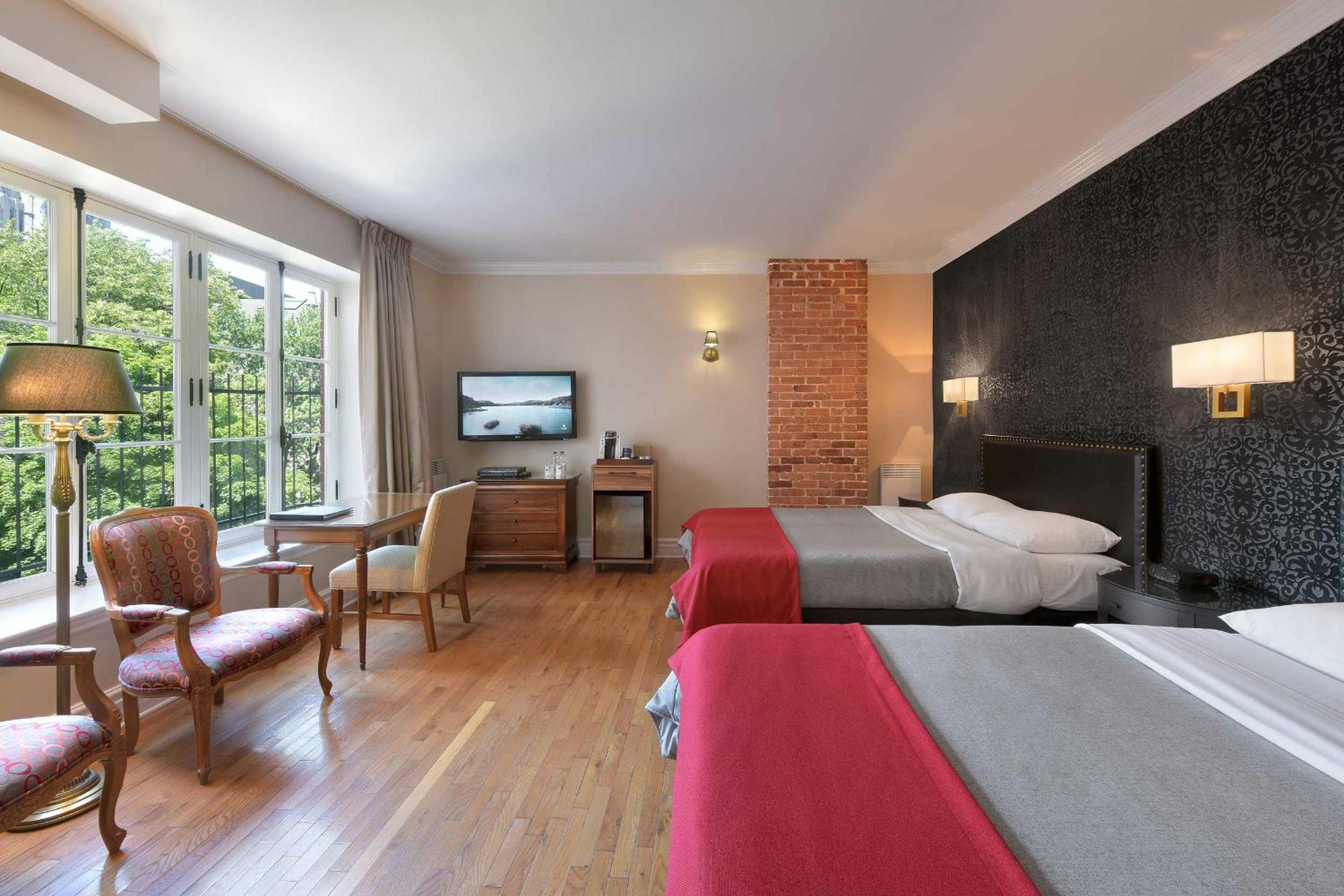 Deluxe Queen Room with Two Queen Beds photo 1