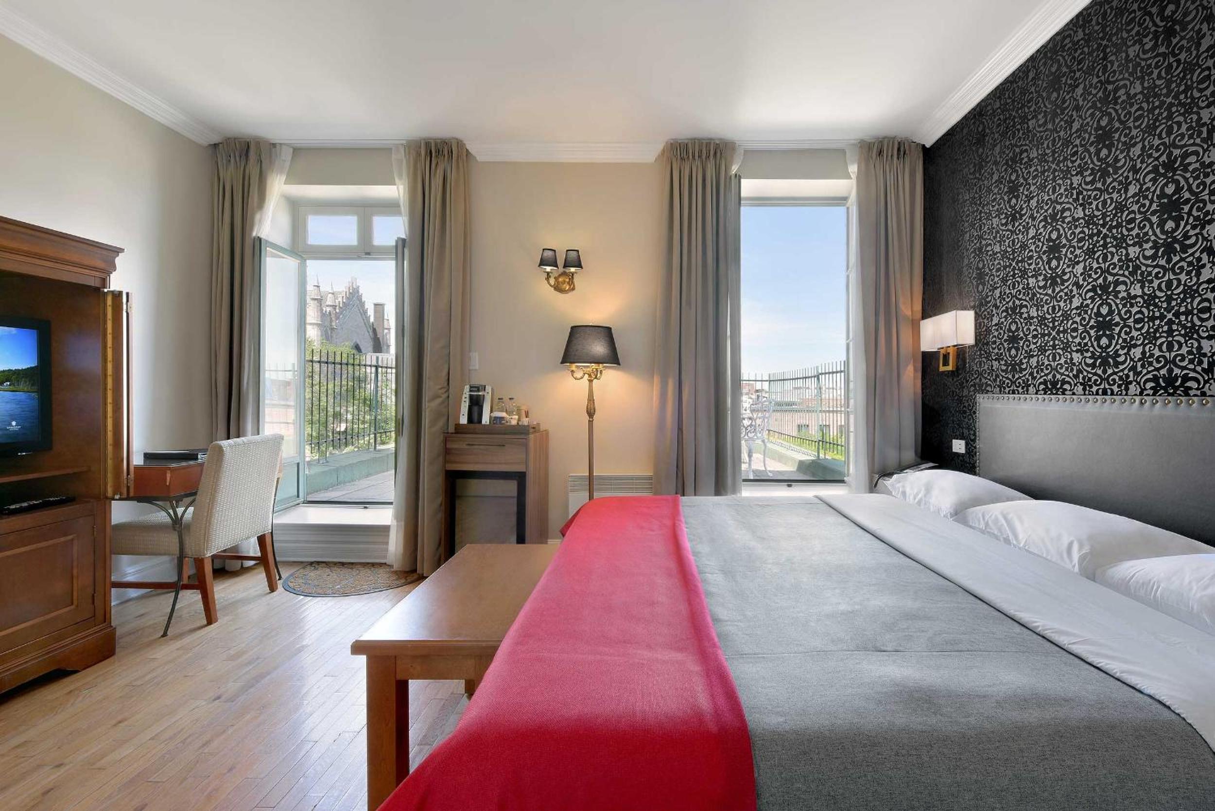 Deluxe King Room photo 1