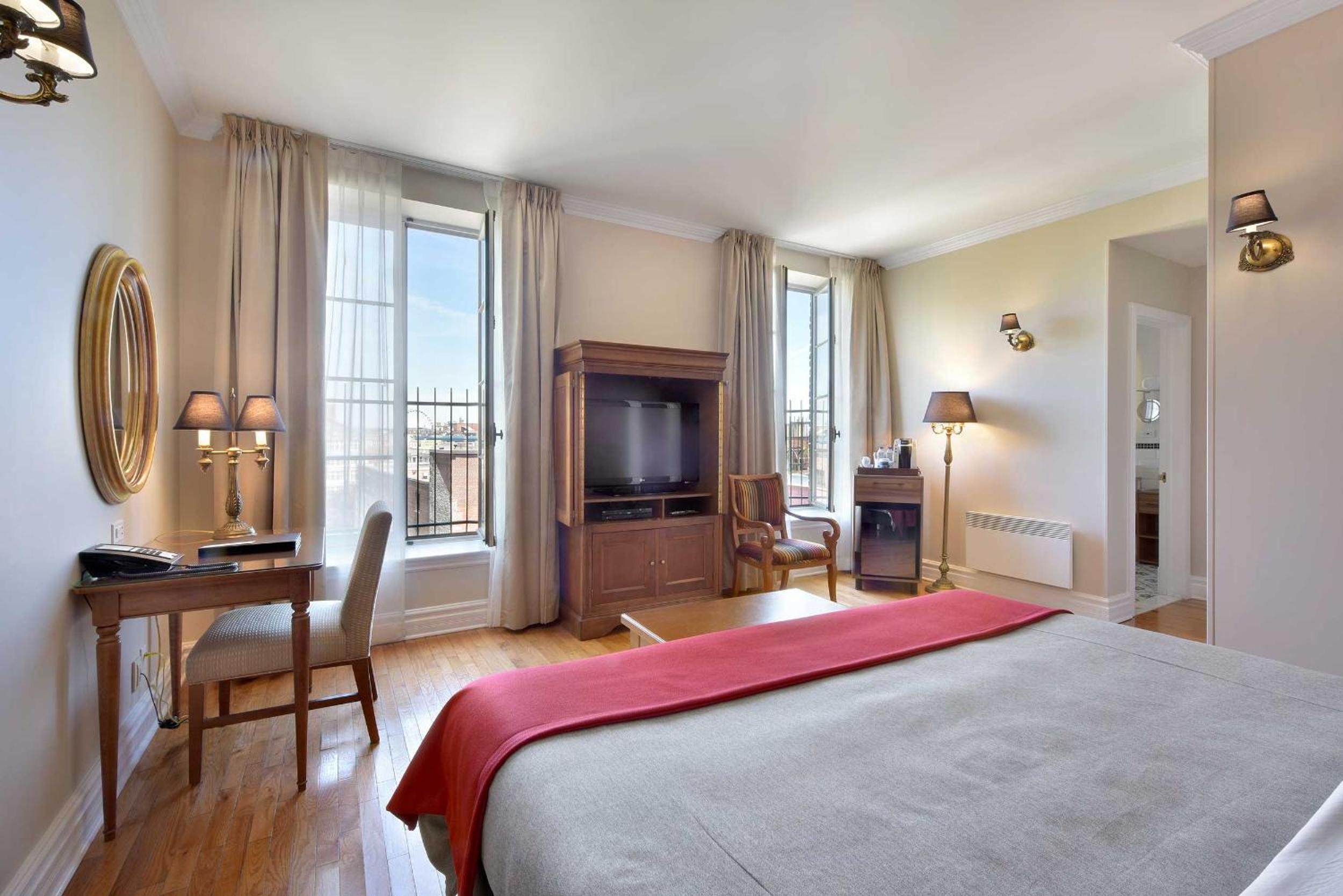 Superior King Room - Photo 11