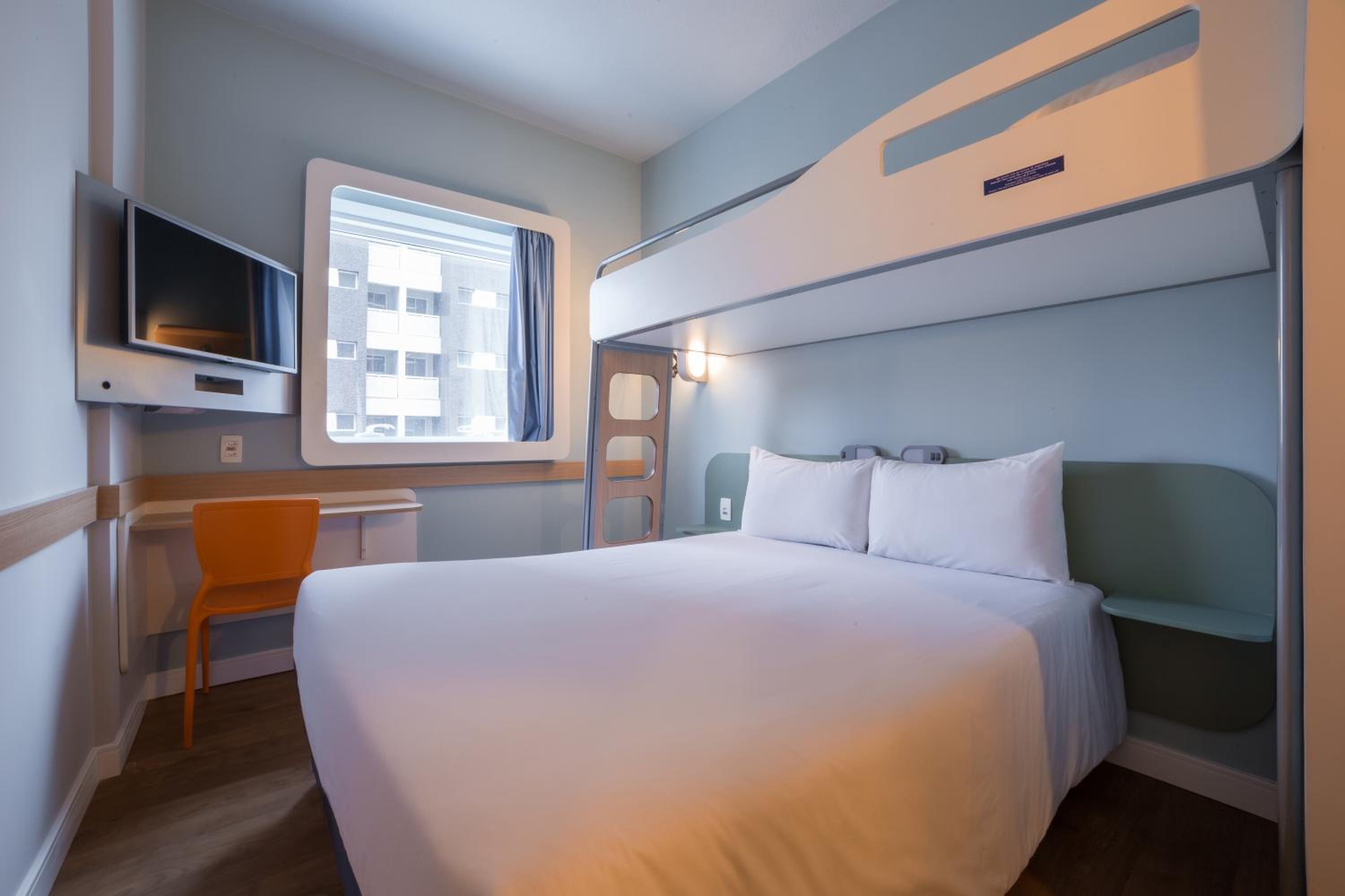 Double Room - 1 Double Bed and 1 Bunk Bed photo 3