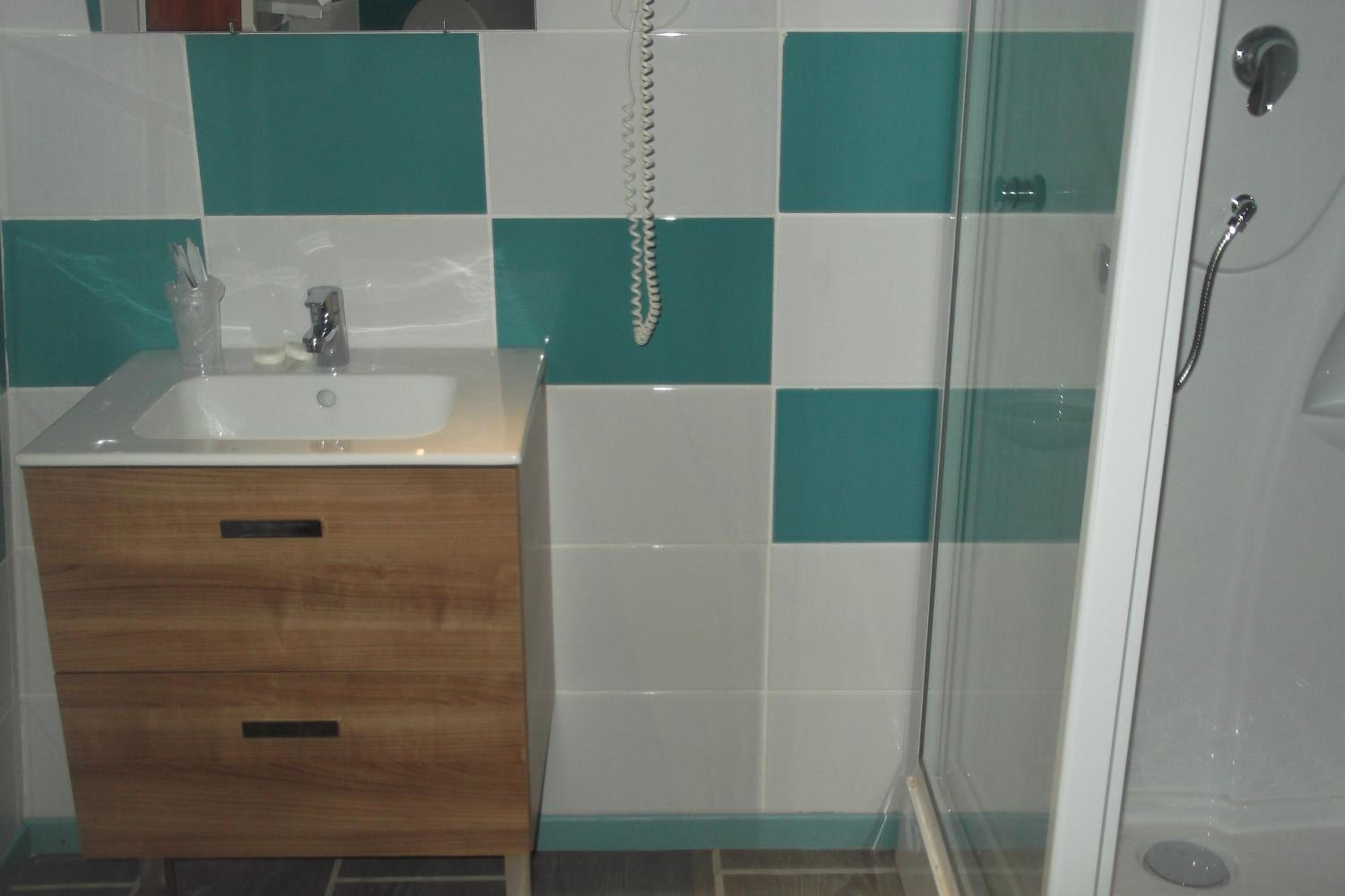 Twin Room - Photo 2
