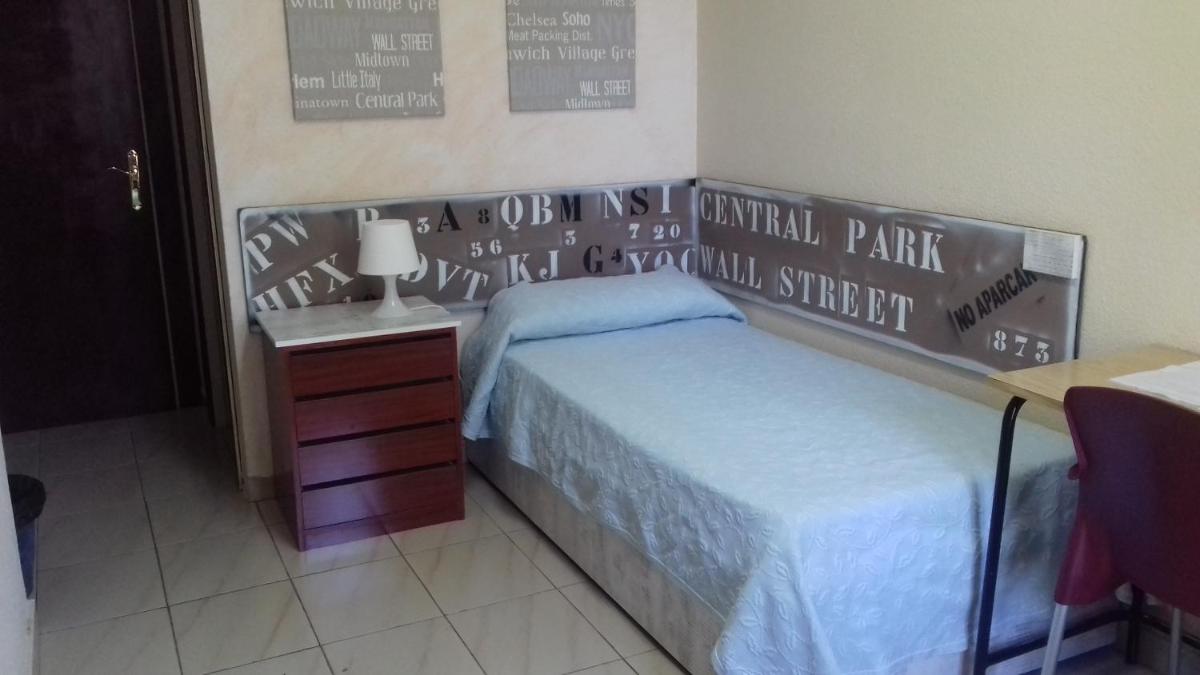 Single Room with Bathroom photo 1