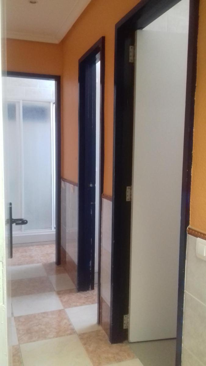 Single Room with Shared Shower and Toilet photo 1