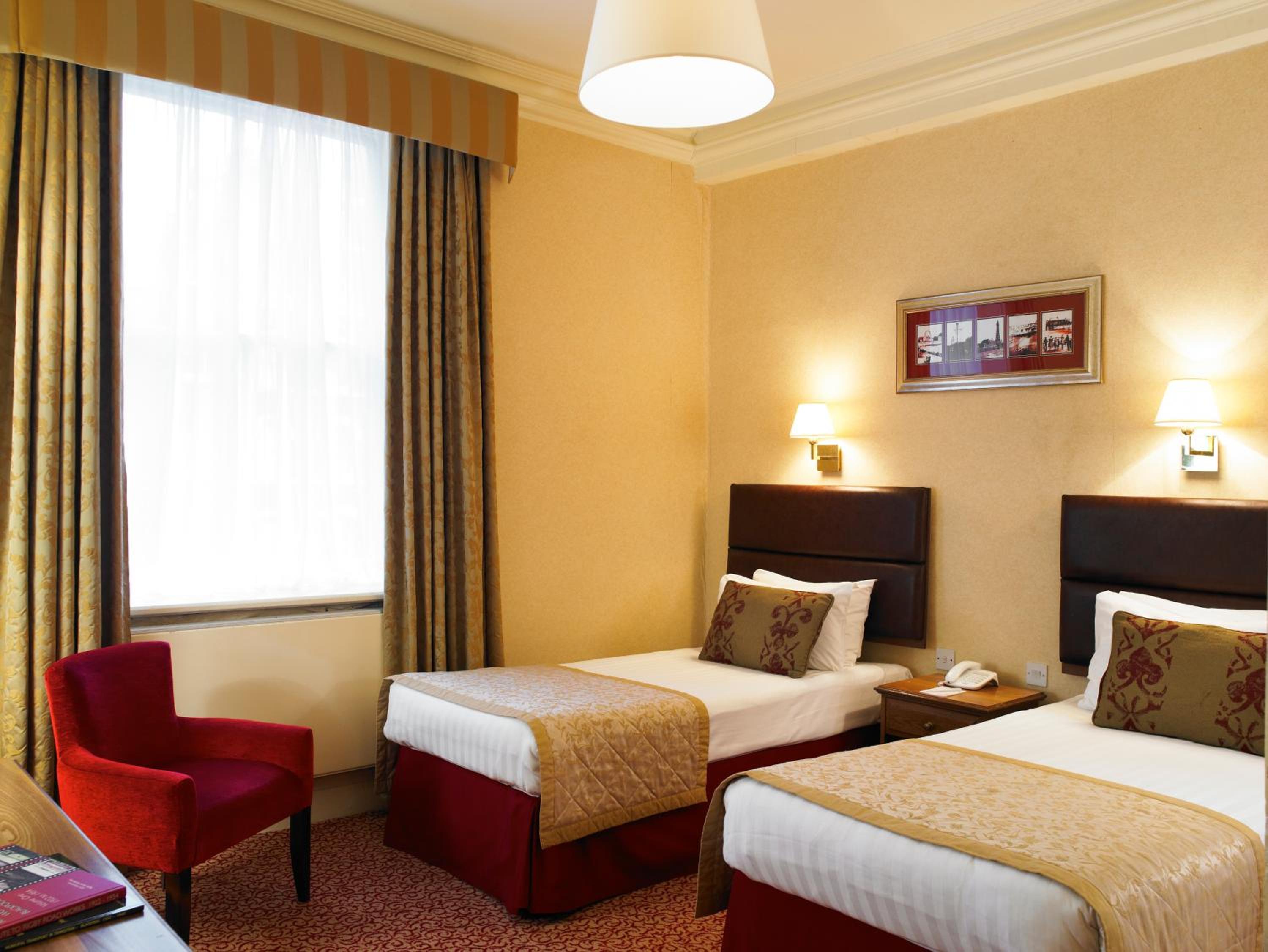 Standard Twin Room - Photo 2
