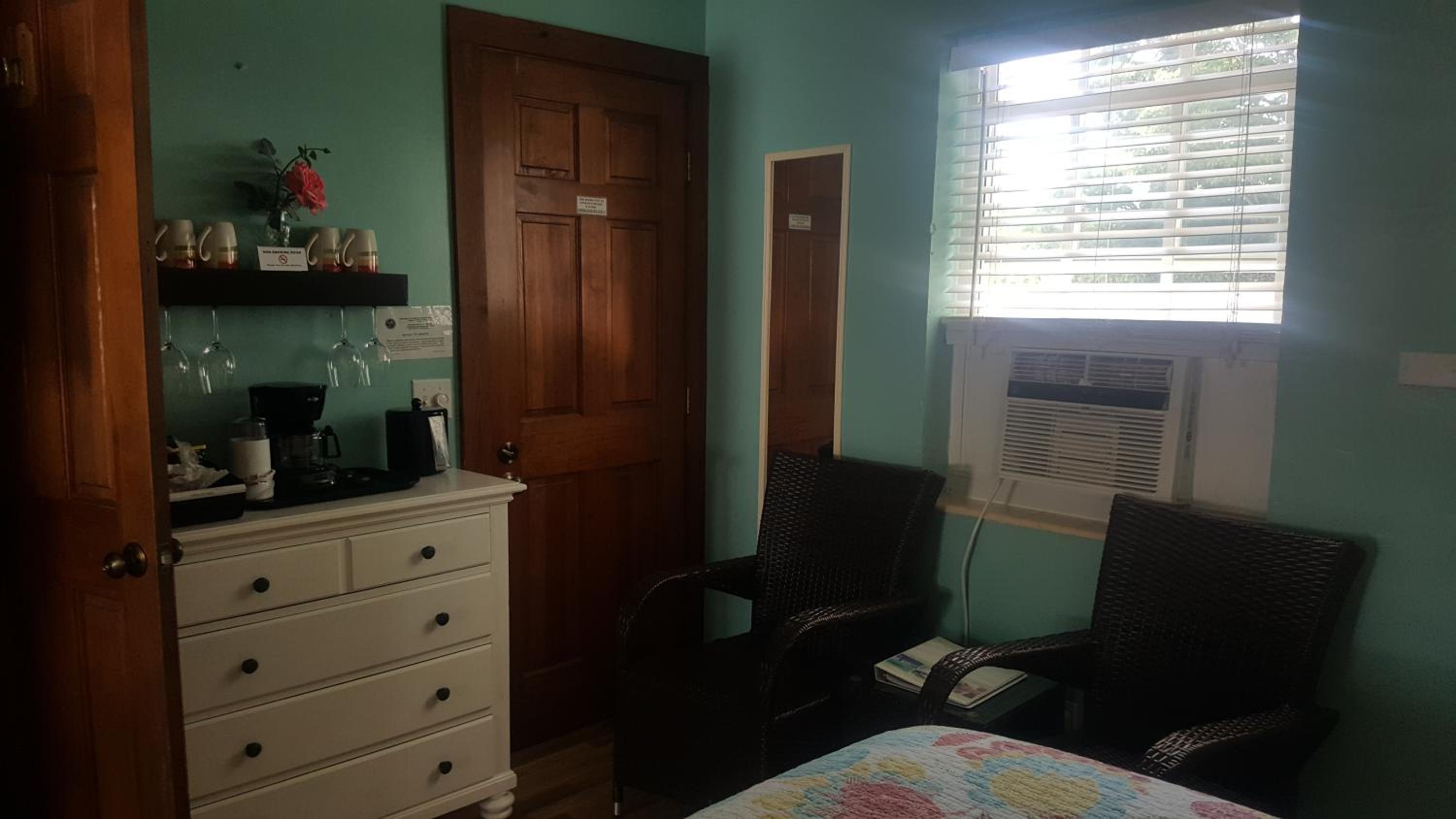 Queen Room with Two Queen Beds( Unit C12)