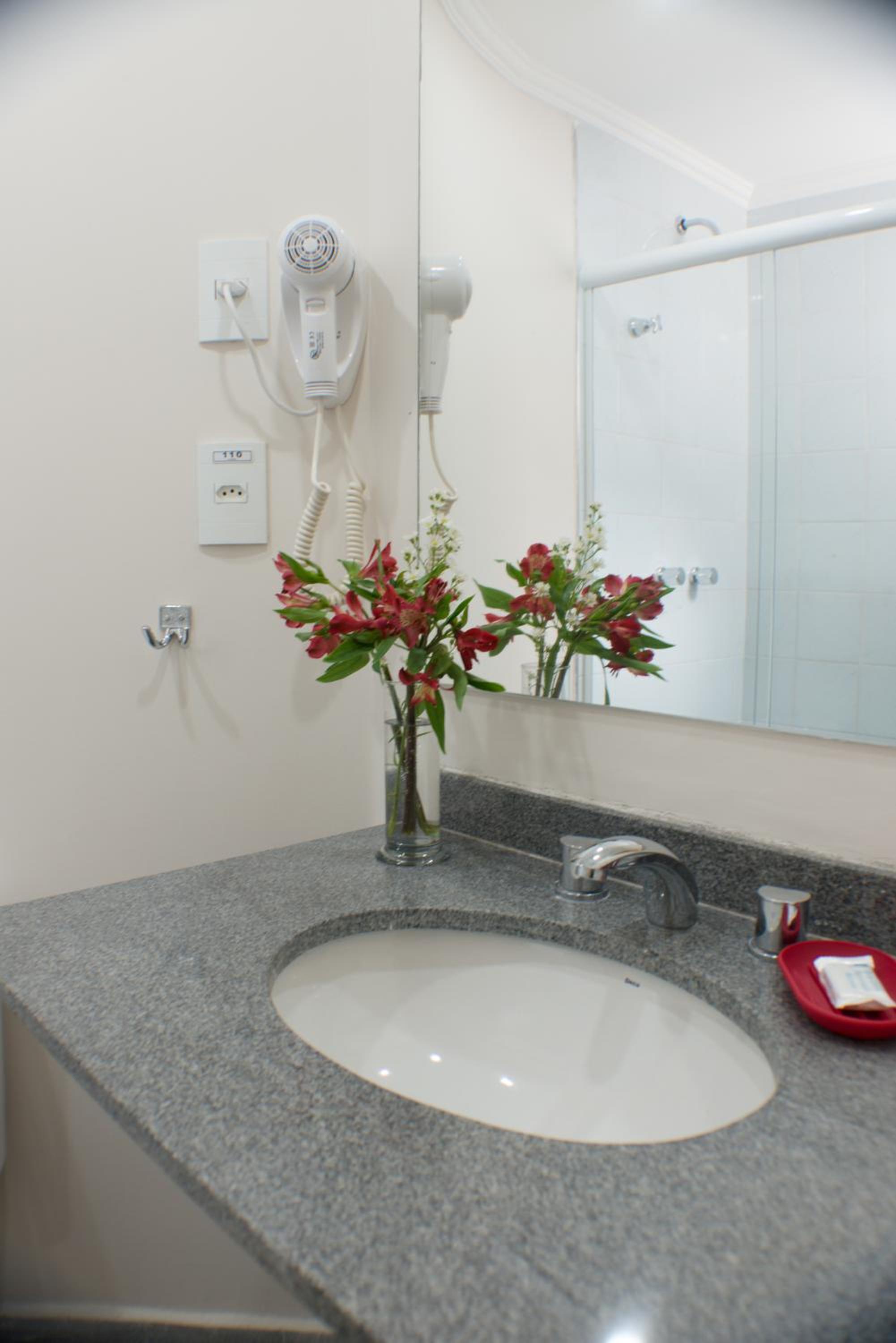 Superior Suite - Photo 7
