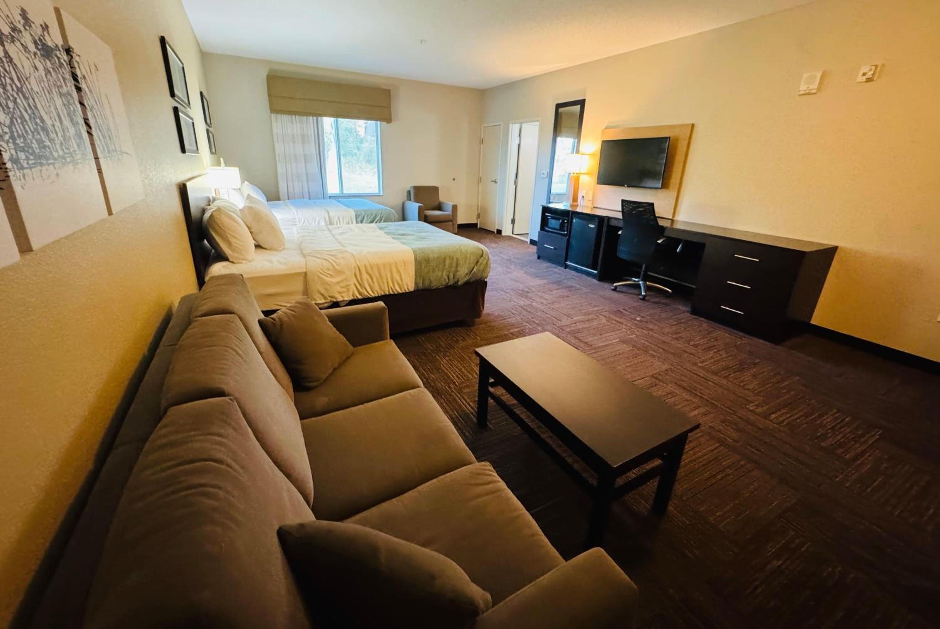 Suite with Two Queen Beds - Non-Smoking