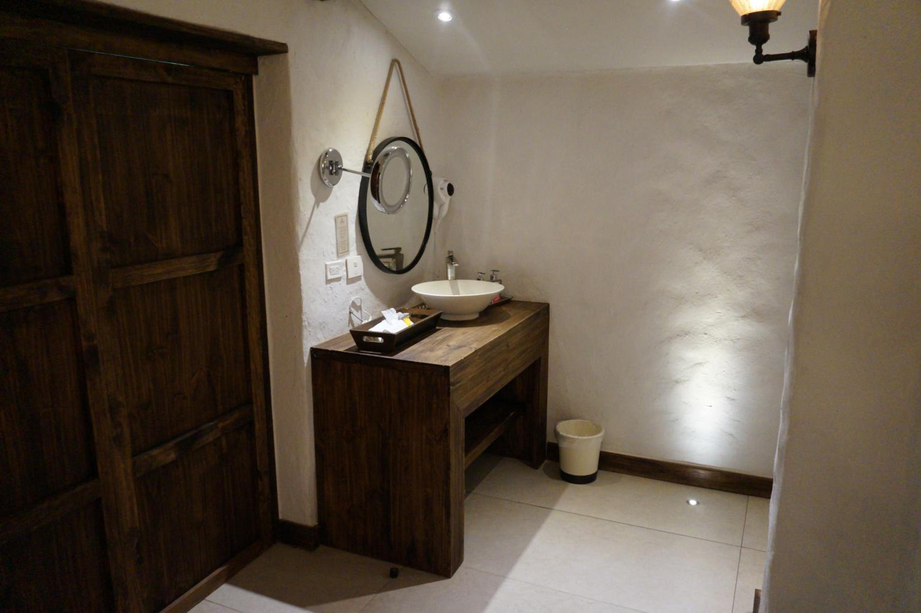 Deluxe Suite with Spa Bath - Photo 7