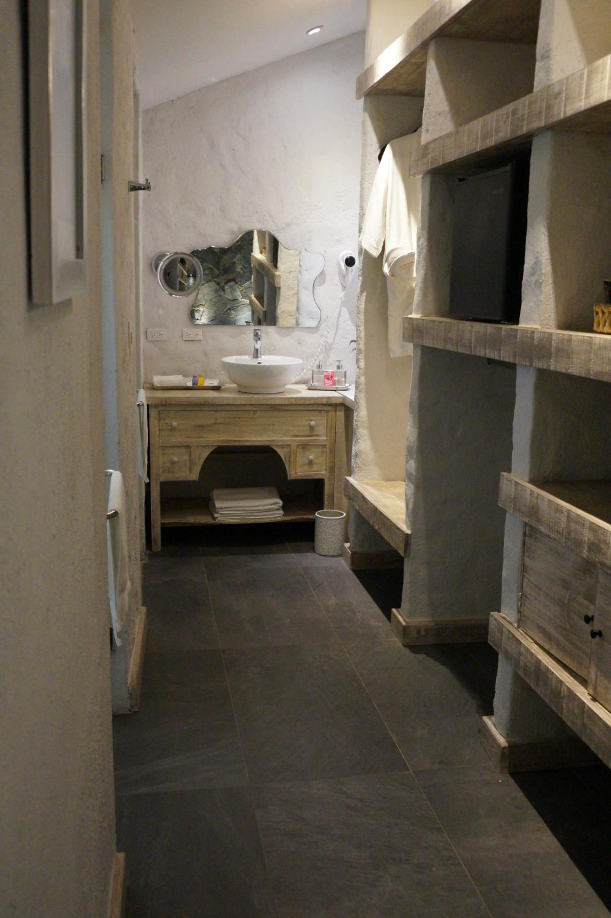 Deluxe Room - Photo 8