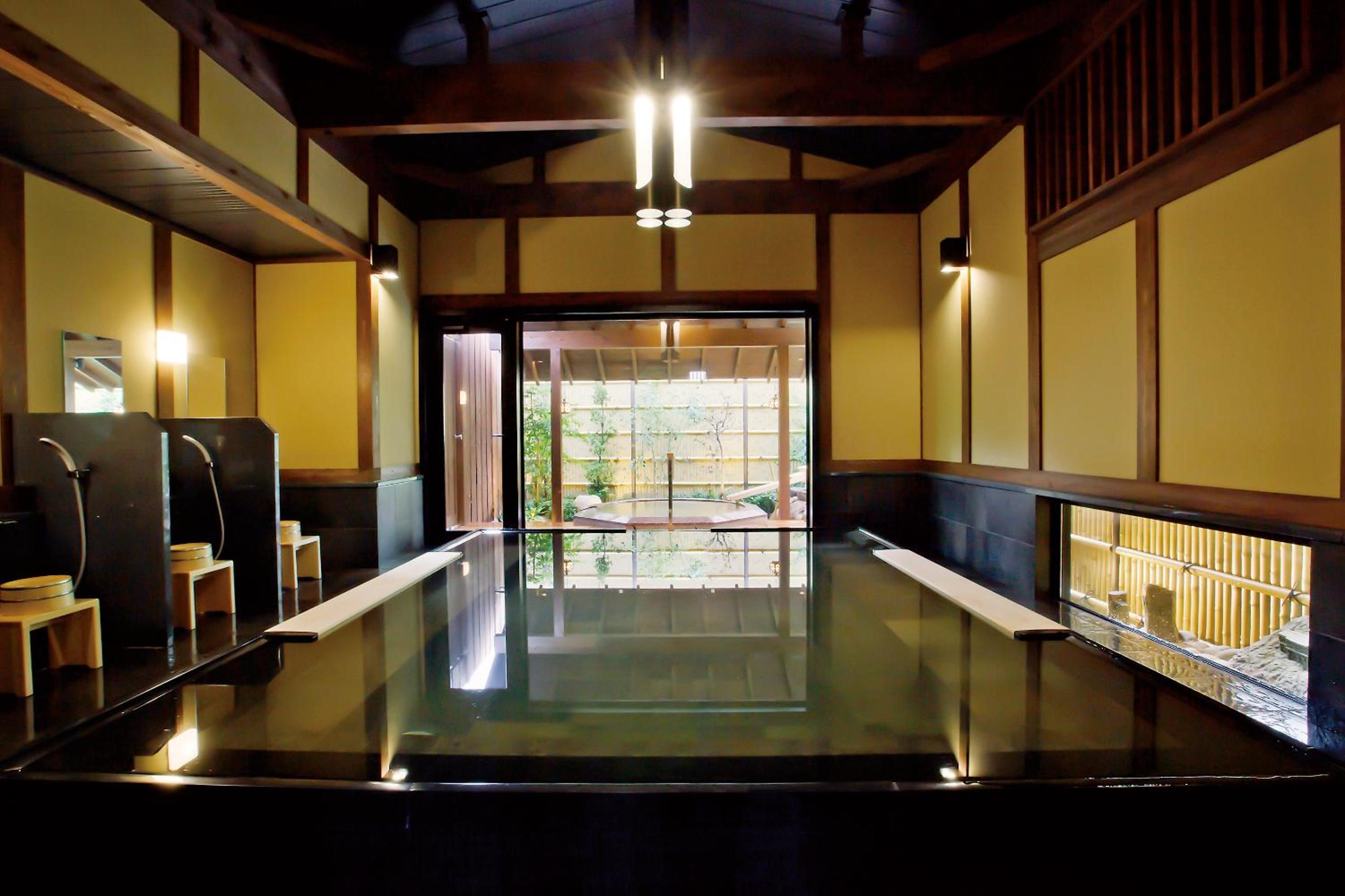 Japanese-Style Quadruple Room photo 3