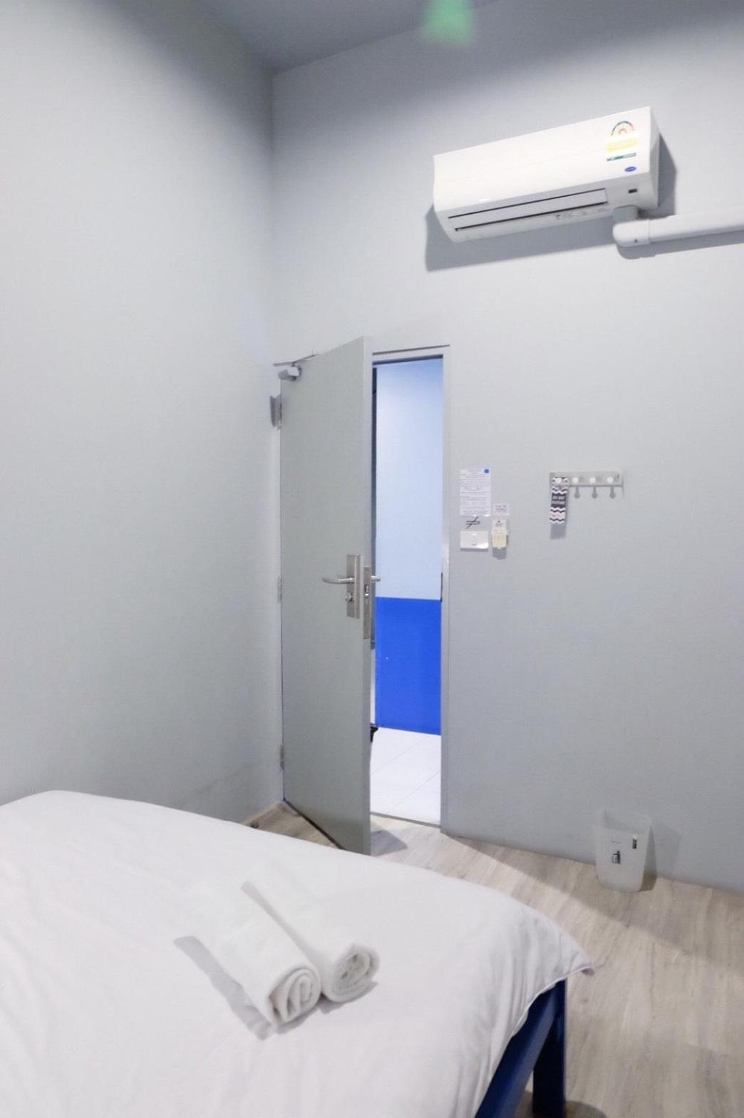 Economy Double Room - no window photo 3