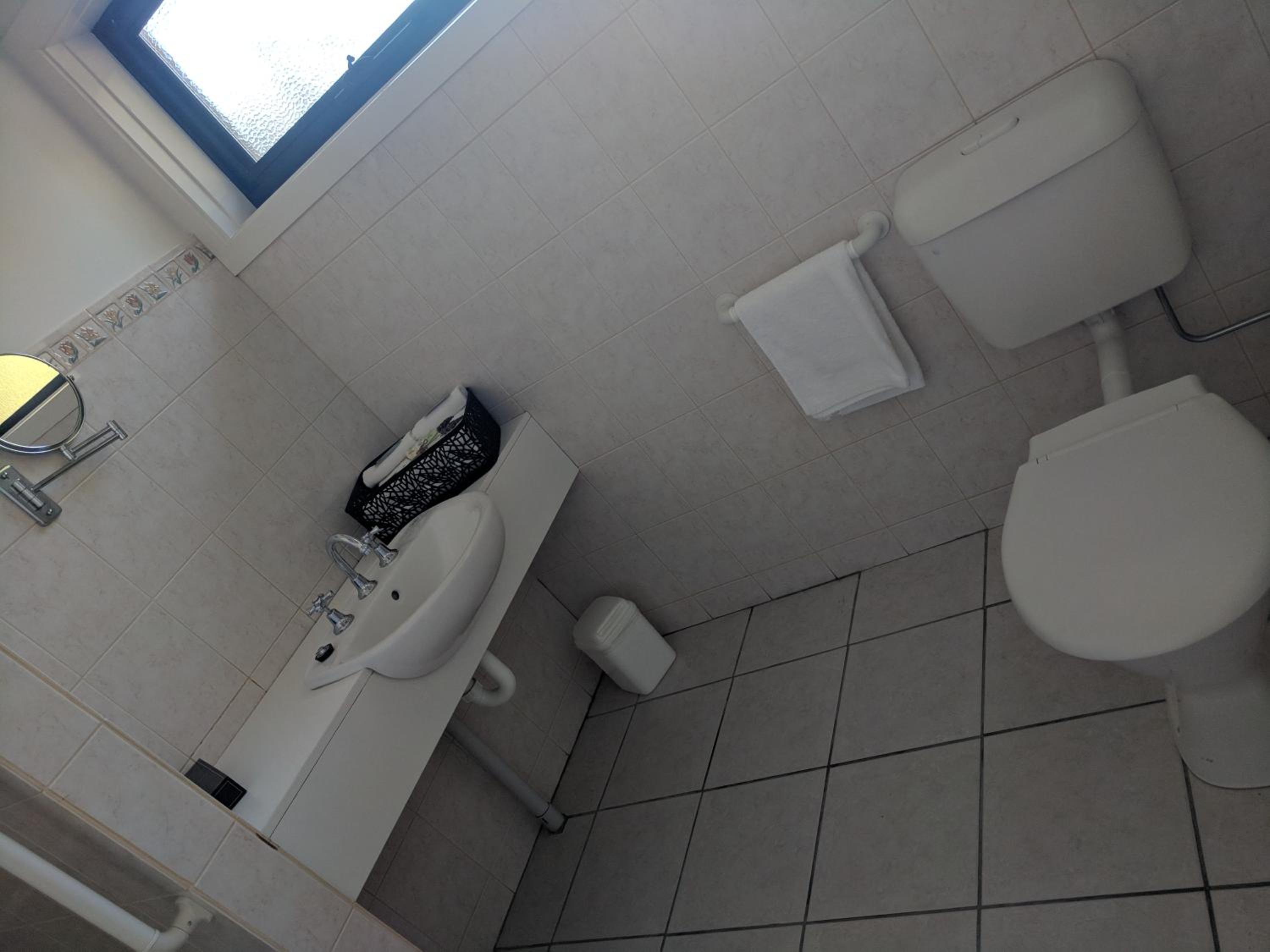 Double or Twin Room - Disability Access photo 3