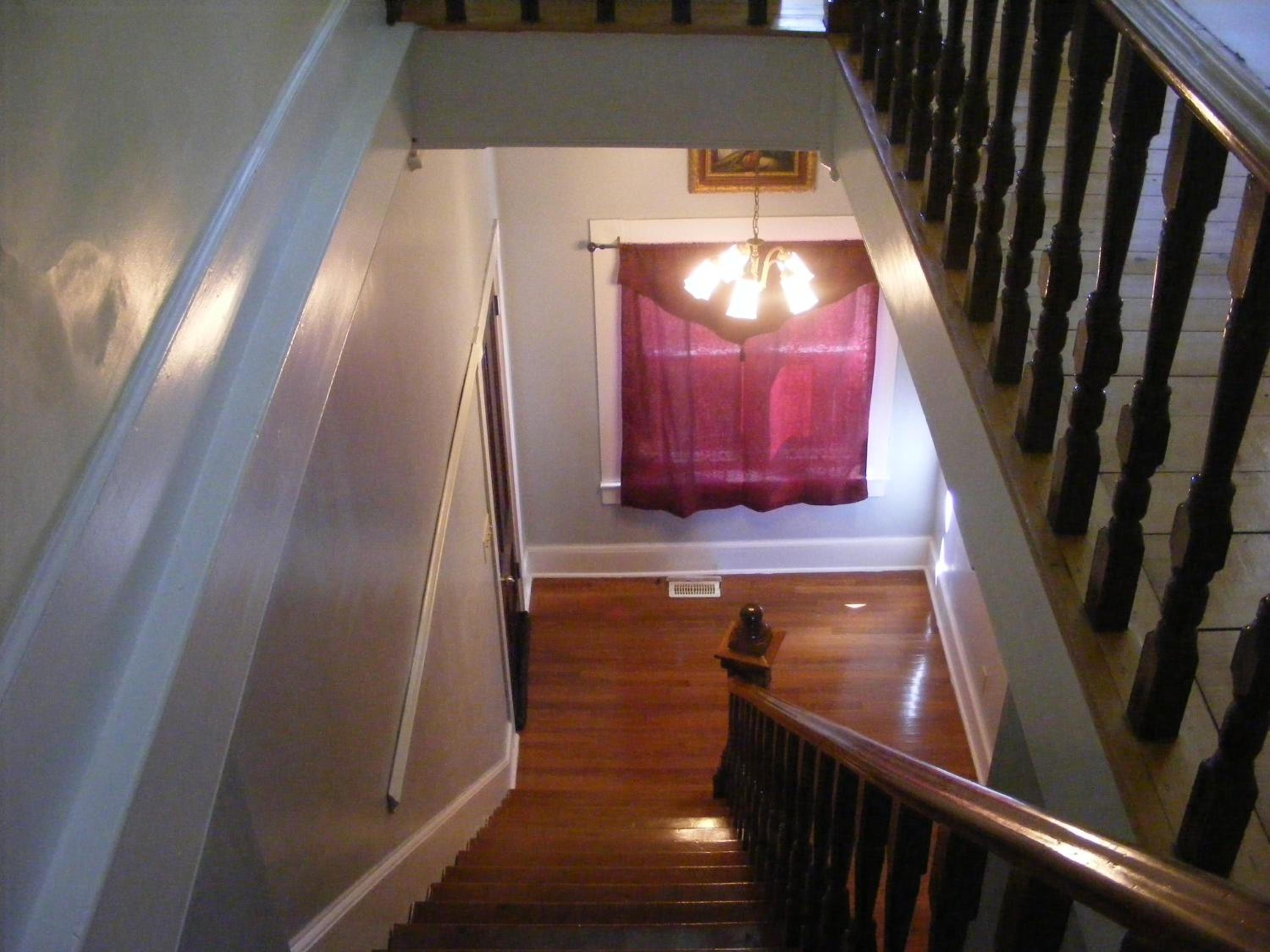 Five-Bedroom House photo 3
